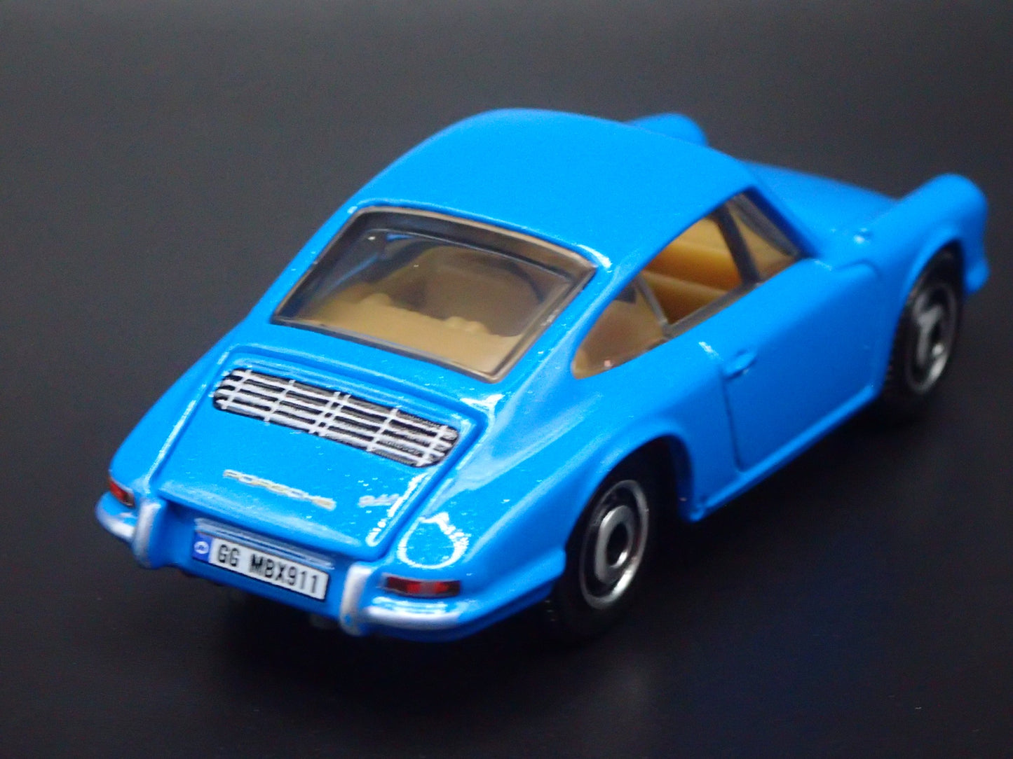 1963-1964 PORSCHE 911 BLUE 1:64 SCALE COLLECTIBLE DIORAMA DIECAST MODEL CAR