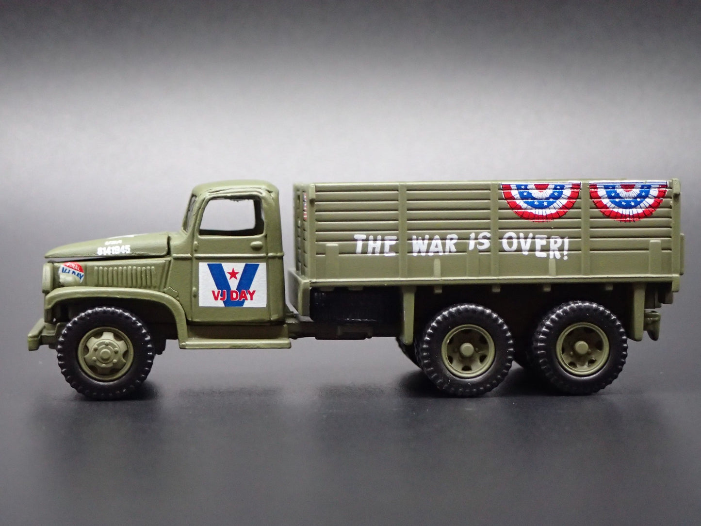 WWII GMC CCKW 2.5 TON 6X6 TRUCK MILITARY V-J DAY 1:87 SCALE DIECAST MODEL CAR