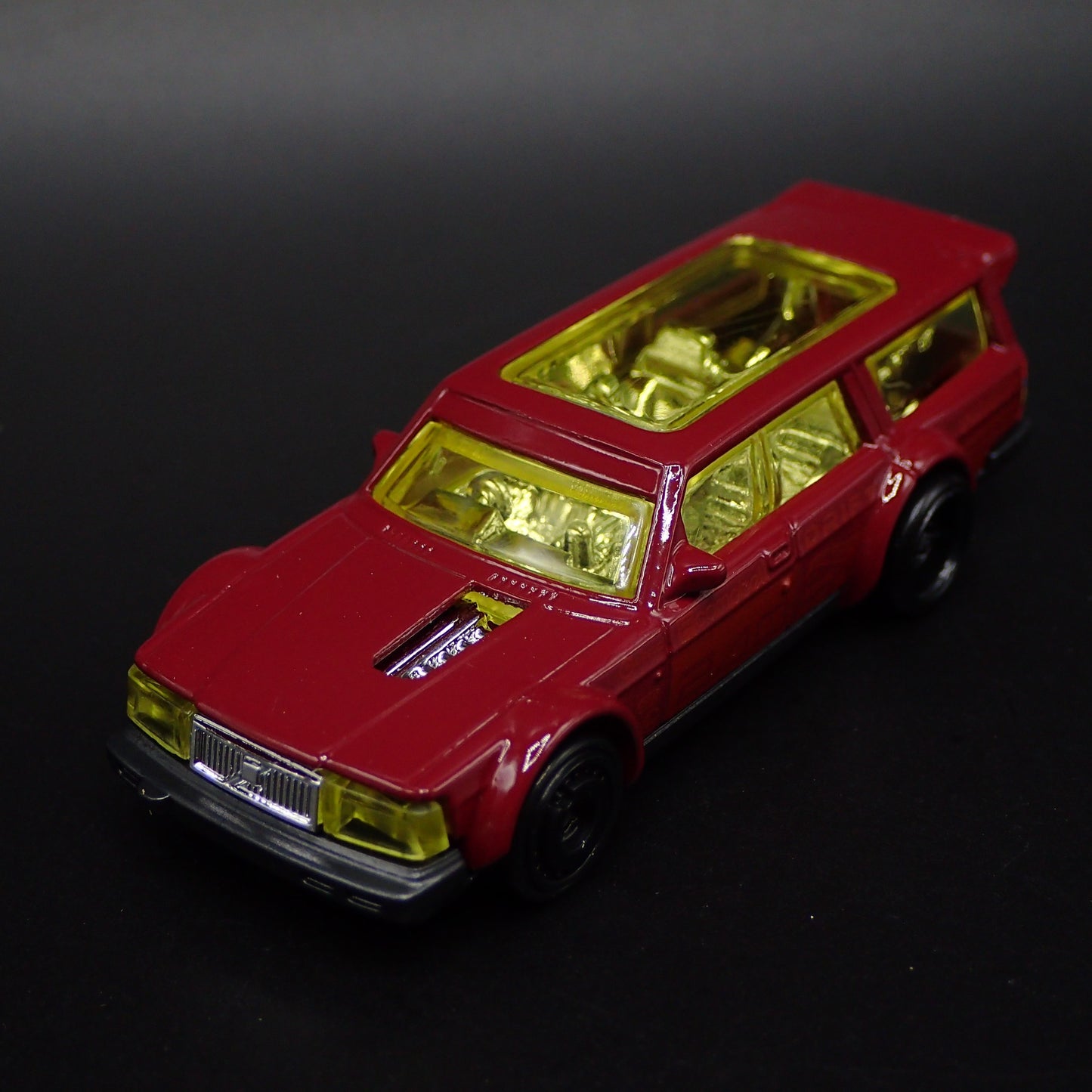 VOLVO 240 DRIFT STATION WAGON 1:64 SCALE COLLECTIBLE DIORAMA DIECAST MODEL CAR