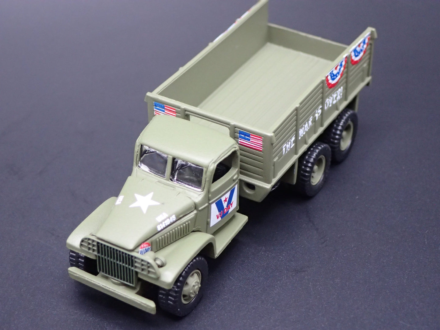 WWII GMC CCKW 2.5 TON 6X6 TRUCK MILITARY V-J DAY 1:87 SCALE DIECAST MODEL CAR