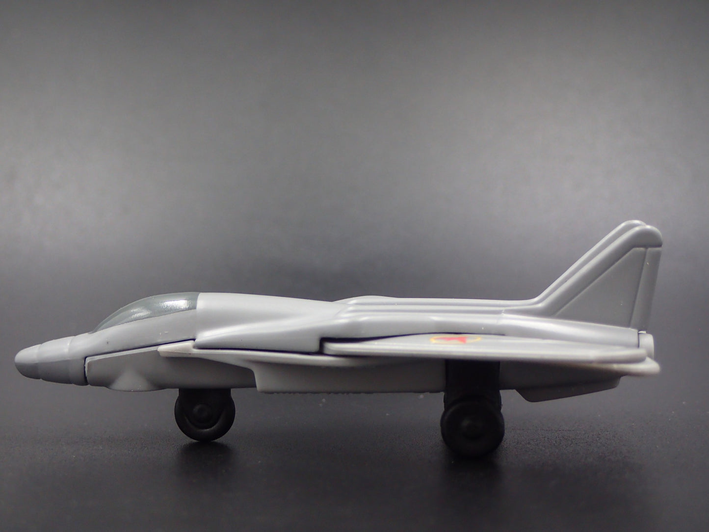 TOP GUN MAVERICK SWING WING PLANE MILITARY 1:64 MB SCALE DIORAMA DIECAST MODEL