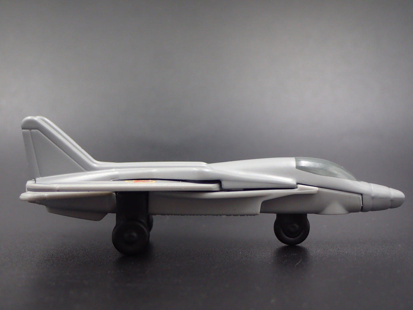 TOP GUN MAVERICK SWING WING PLANE MILITARY 1:64 MB SCALE DIORAMA DIECAST MODEL