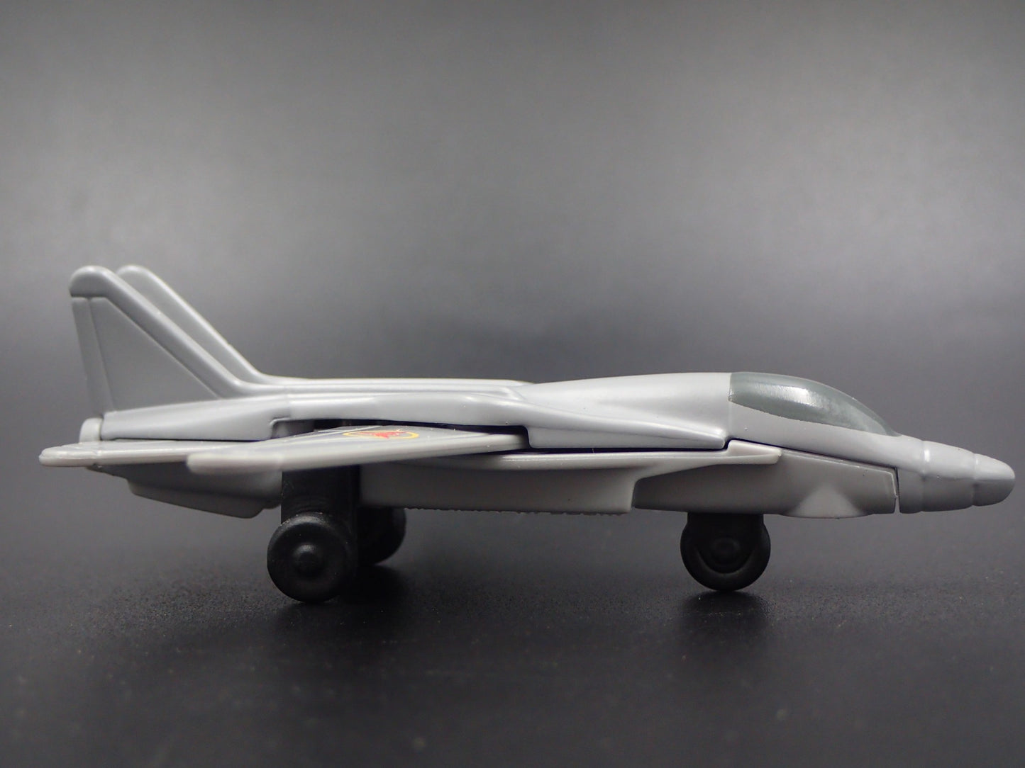 TOP GUN MAVERICK SWING WING PLANE MILITARY 1:64 MB SCALE DIORAMA DIECAST MODEL