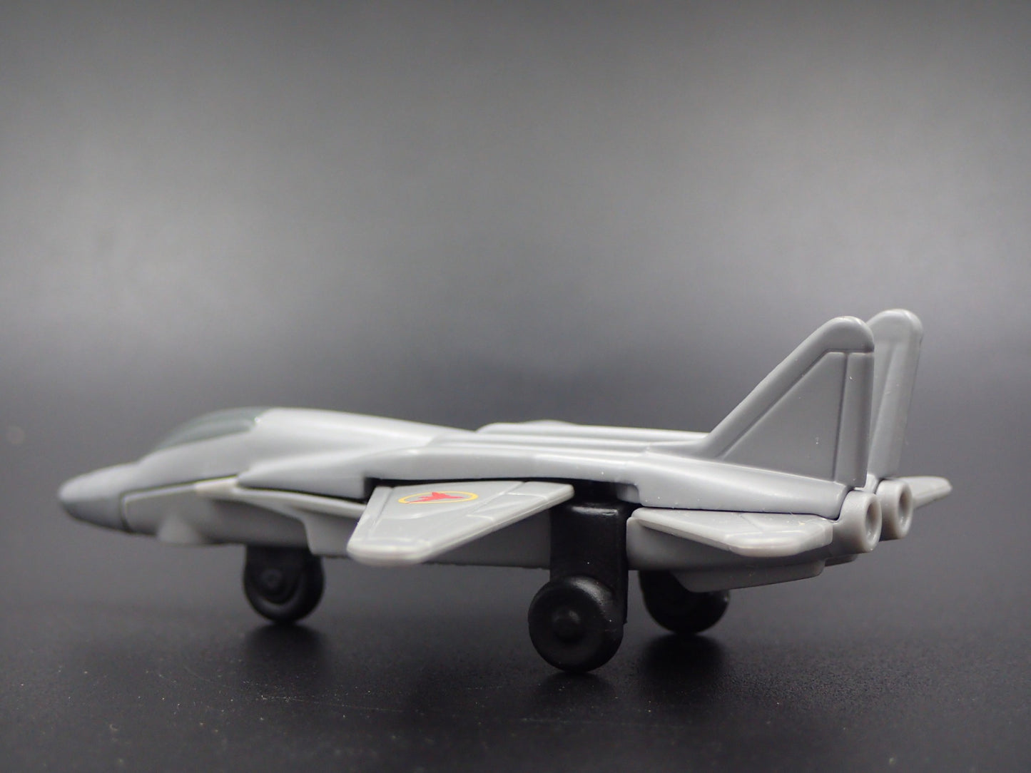 TOP GUN MAVERICK SWING WING PLANE MILITARY 1:64 MB SCALE DIORAMA DIECAST MODEL