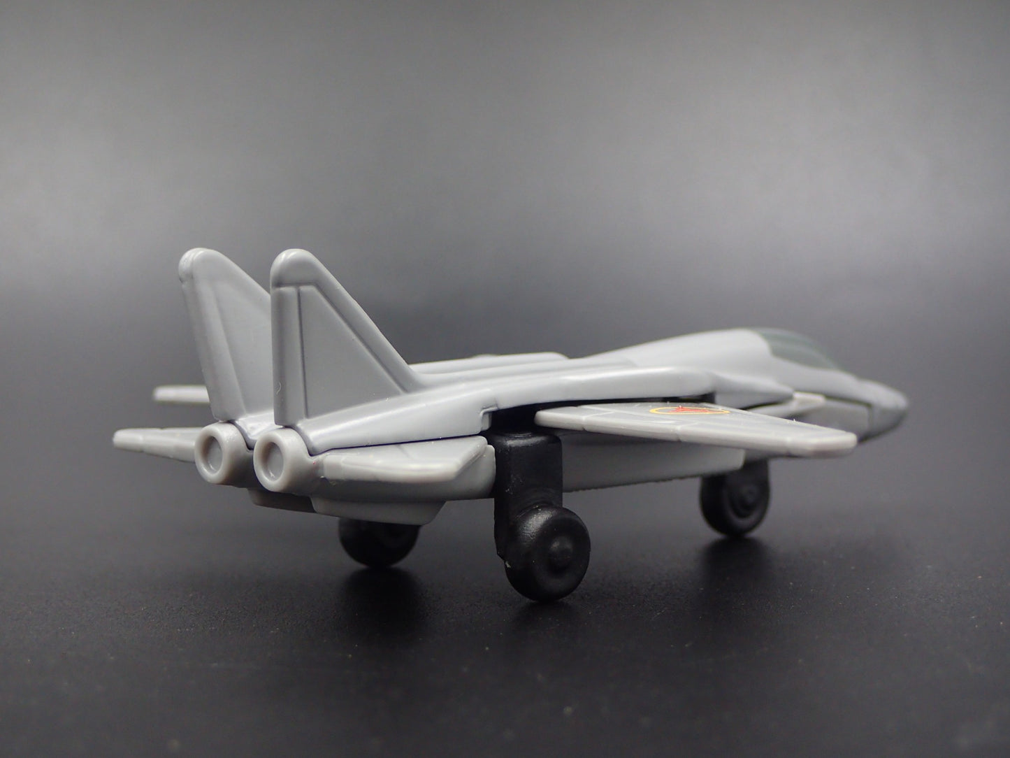 TOP GUN MAVERICK SWING WING PLANE MILITARY 1:64 MB SCALE DIORAMA DIECAST MODEL