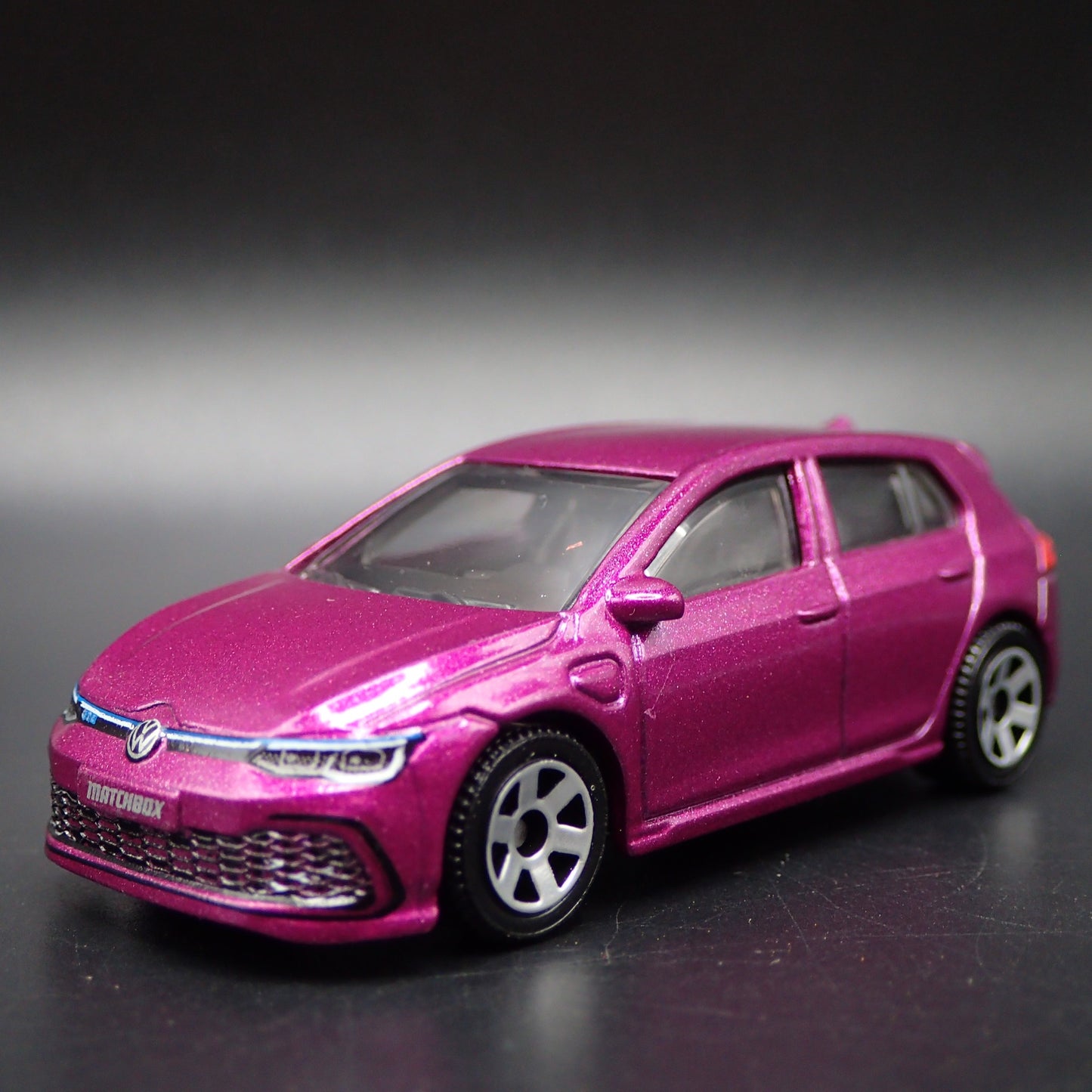2019 19 VW VOLKSWAGEN GOLF GTE MK8 PURPLE 1:64 SCALE DIORAMA DIECAST MODEL CAR