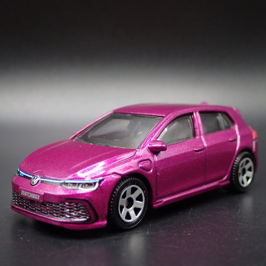 2019 19 VW VOLKSWAGEN GOLF GTE MK8 PURPLE 1:64 SCALE DIORAMA DIECAST MODEL CAR