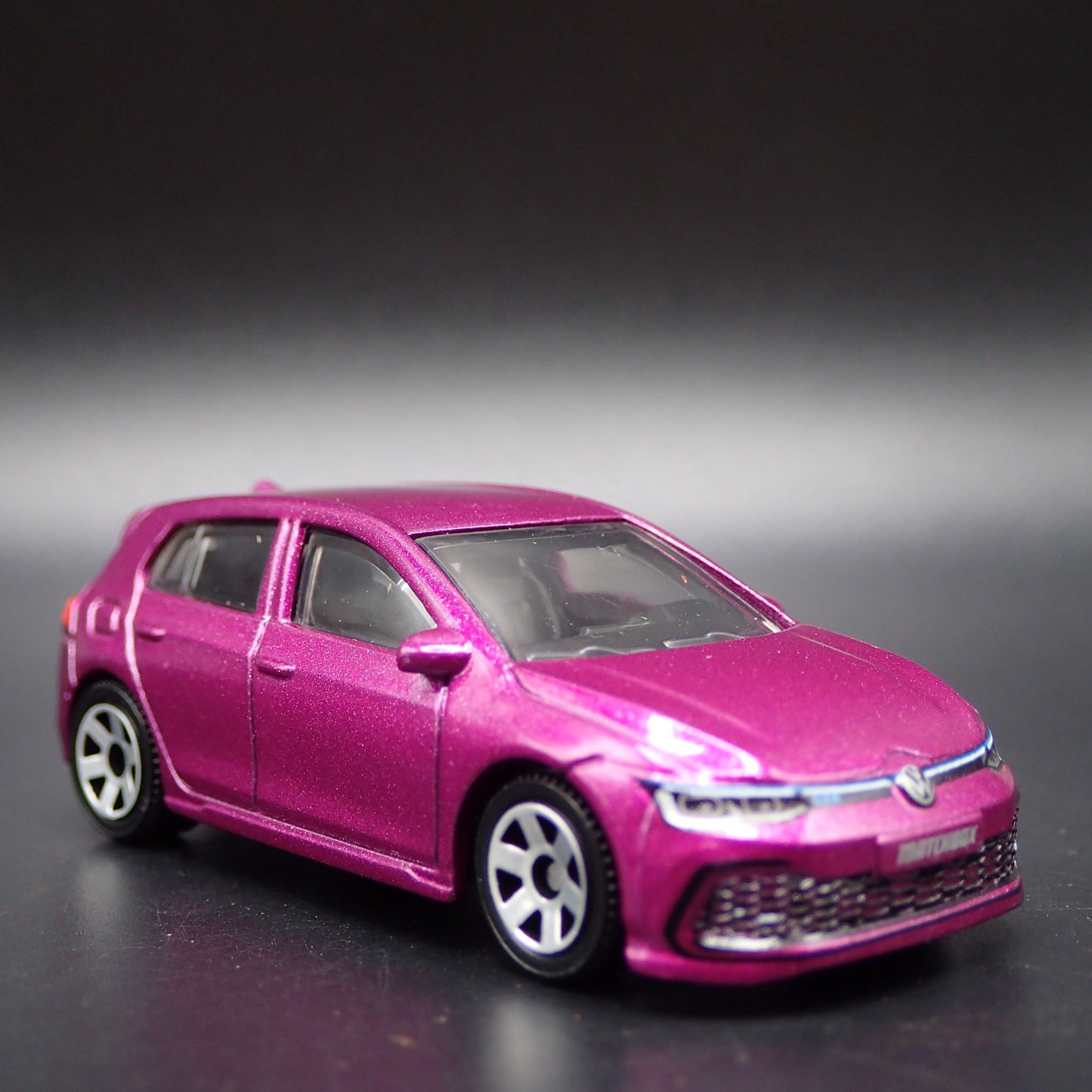 2019 19 VW VOLKSWAGEN GOLF GTE MK8 PURPLE 1:64 SCALE DIORAMA DIECAST MODEL CAR