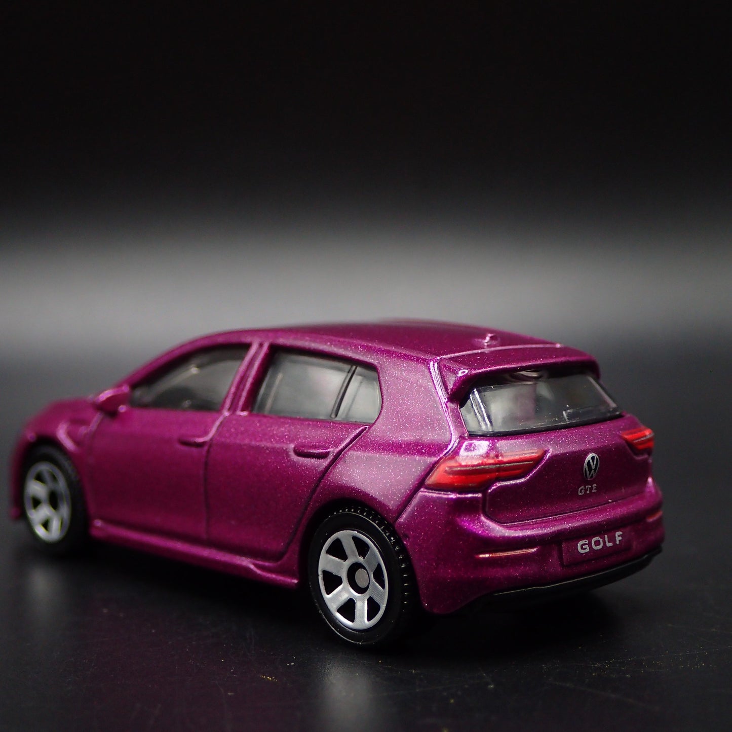 2019 19 VW VOLKSWAGEN GOLF GTE MK8 PURPLE 1:64 SCALE DIORAMA DIECAST MODEL CAR