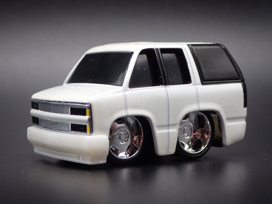 1995 95 CHEVY CHEVROLET SUBURBAN CAR TUNED 1:64 SCALE DIORAMA DIECAST MODEL CAR