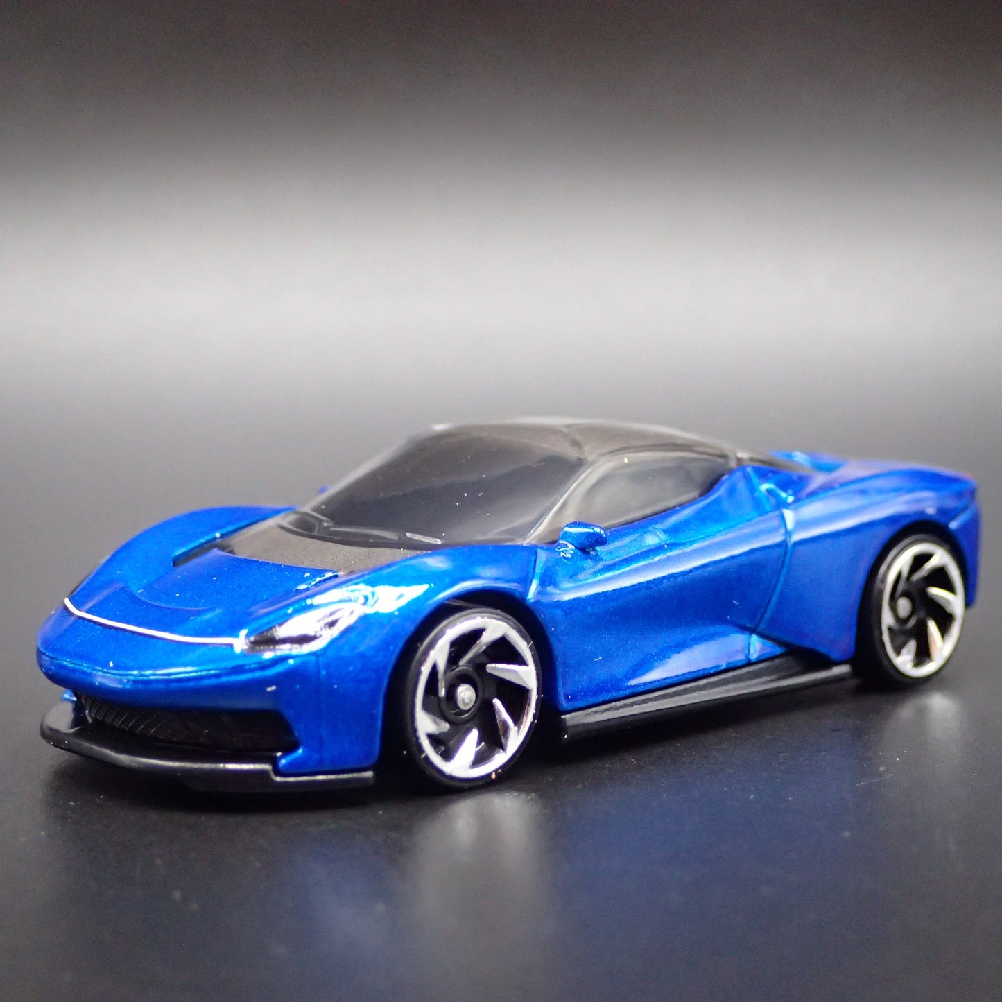 2022-2025 AUTOMOBILI PININFARINA BATTISTA SUPER CAR 1:64 SCALE DIECAST MODEL CAR