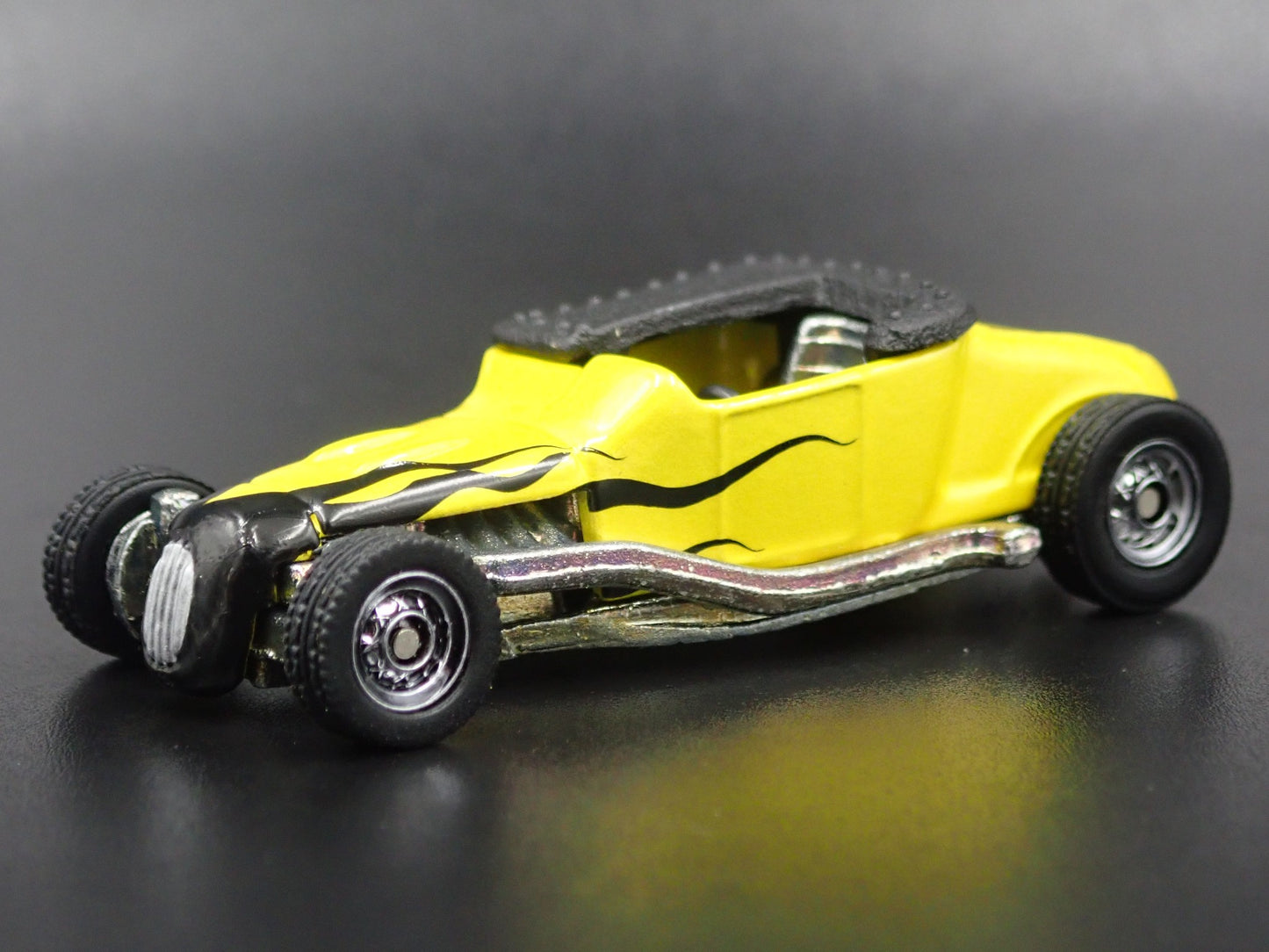 1927 27 FORD TRACK T ROADSTER HOT ROD RARE 1:64 SCALE DIORAMA DIECAST MODEL CAR