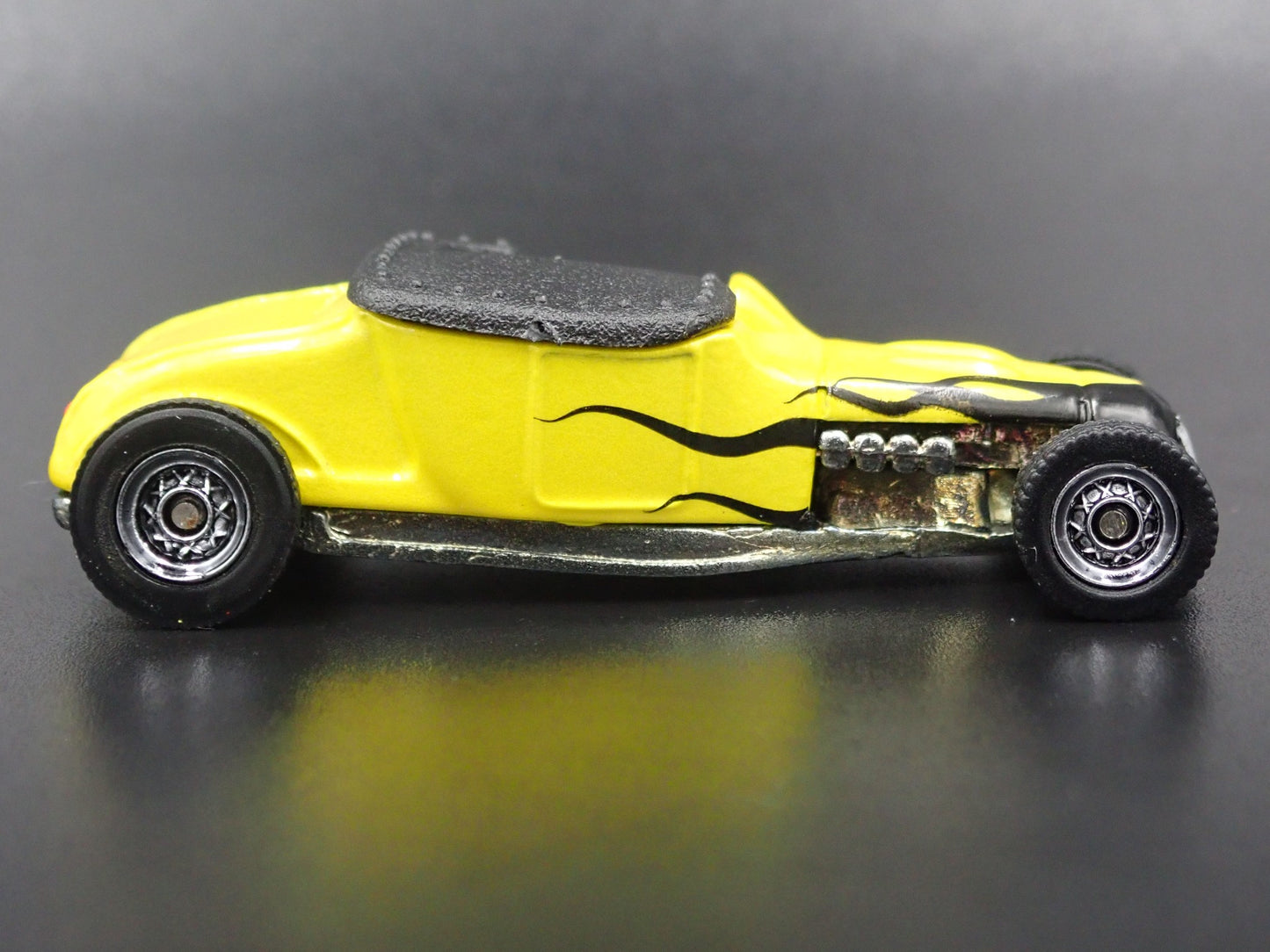 1927 27 FORD TRACK T ROADSTER HOT ROD RARE 1:64 SCALE DIORAMA DIECAST MODEL CAR