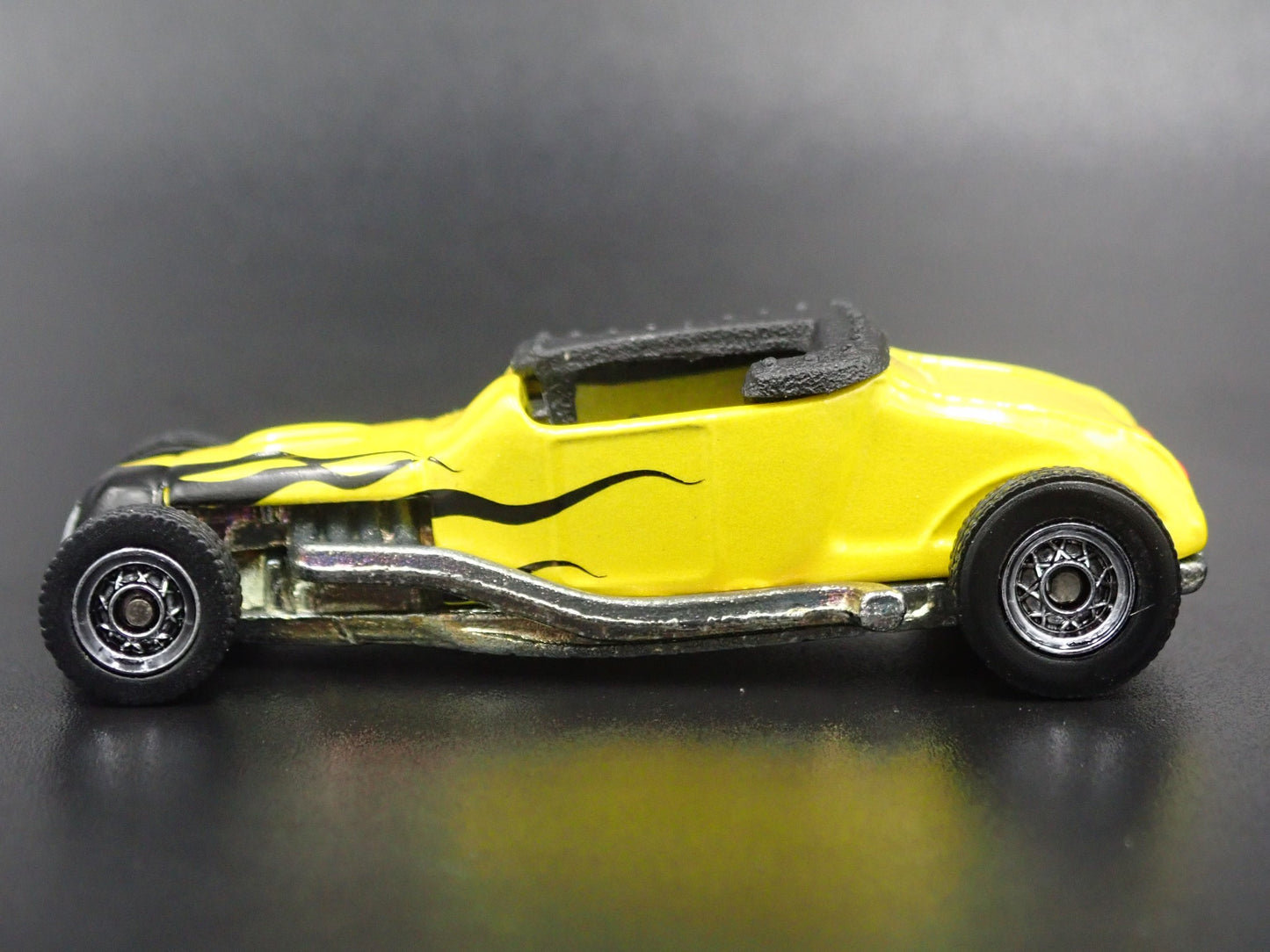 1927 27 FORD TRACK T ROADSTER HOT ROD RARE 1:64 SCALE DIORAMA DIECAST MODEL CAR