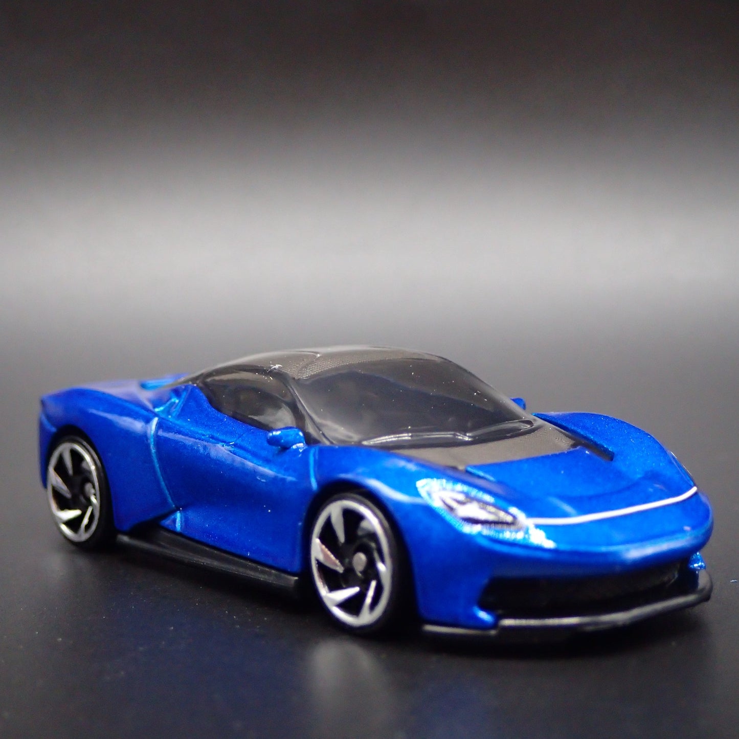 2022-2025 AUTOMOBILI PININFARINA BATTISTA SUPER CAR 1:64 SCALE DIECAST MODEL CAR
