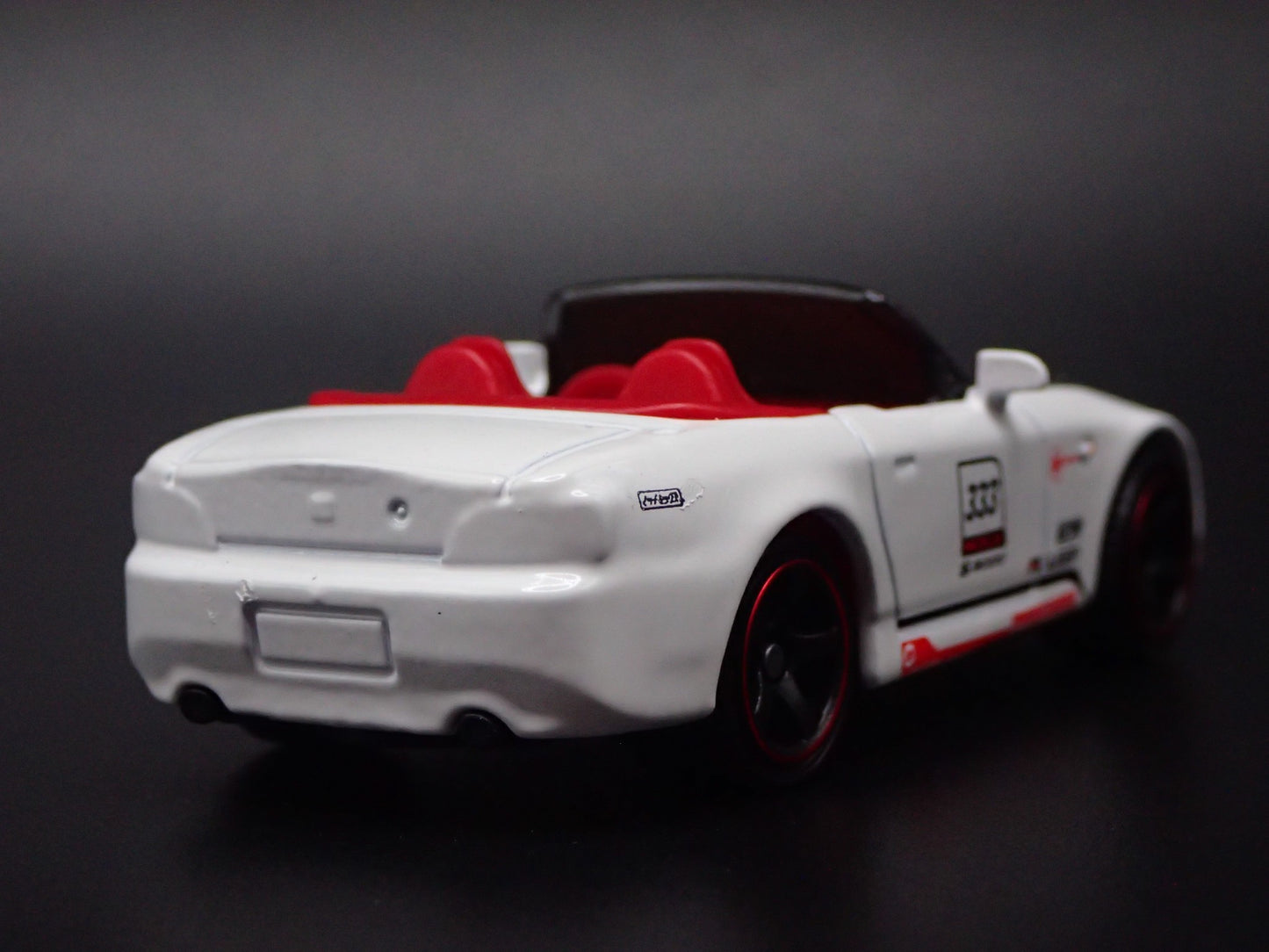 2004 - 2009 HONDA S2000 WHITE 1:64 SCALE COLLECTIBLE DIORAMA DIECAST MODEL CAR