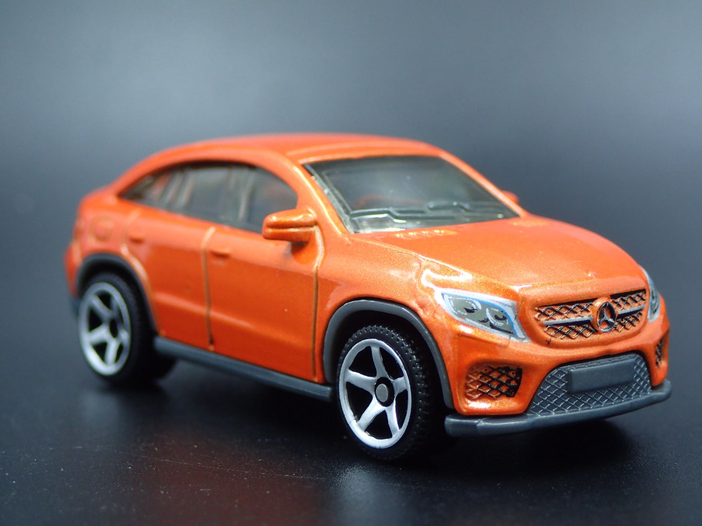 2012-2019 MERCEDES-BENZ GLE COUPE ORANGE 1:64 SCALE DIORAMA DIECAST MODEL CAR