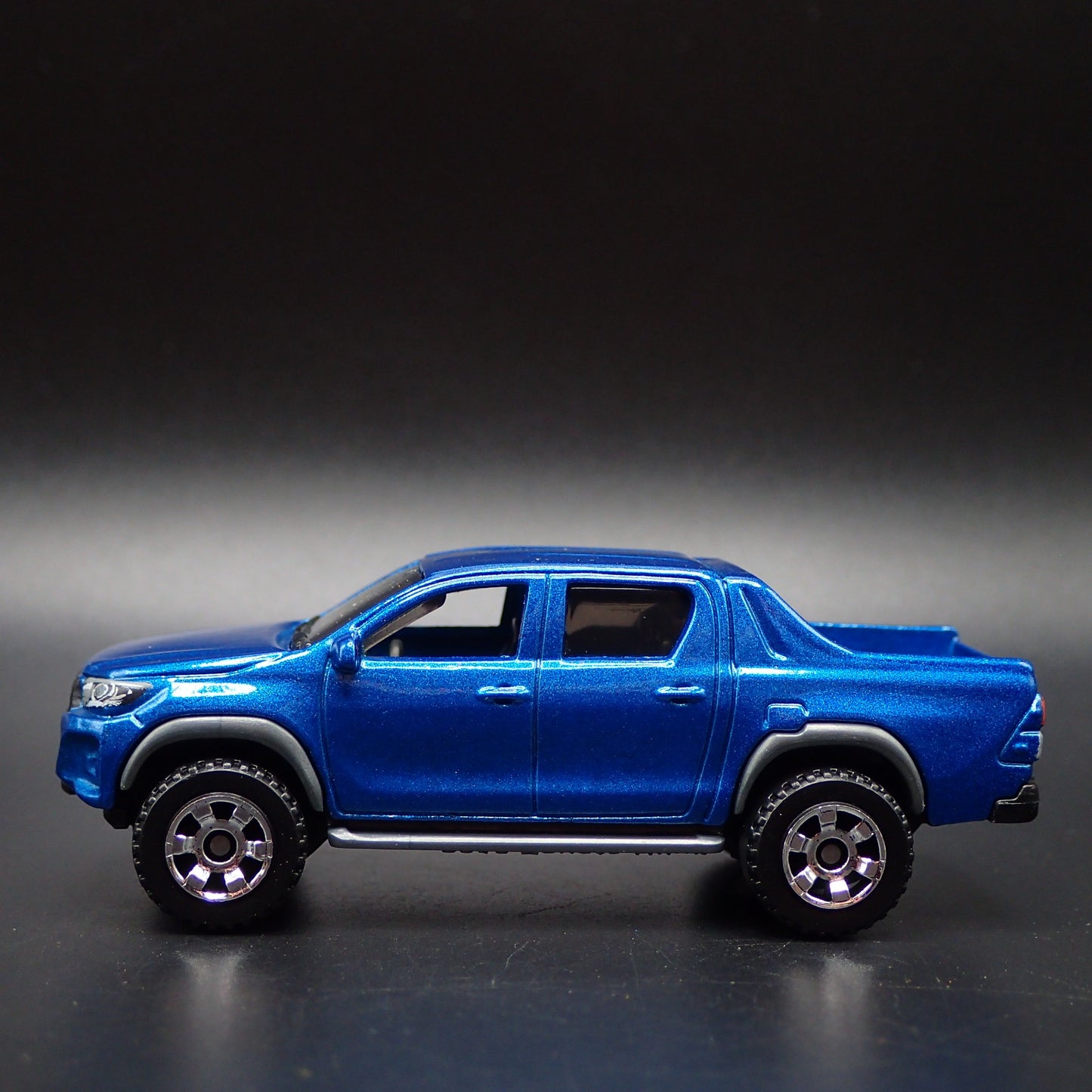 2015-2025 TOYOTA HILUX PICKUP TRUCK BLUE 1/64 SCALE DIORAMA DIECAST MODEL CAR