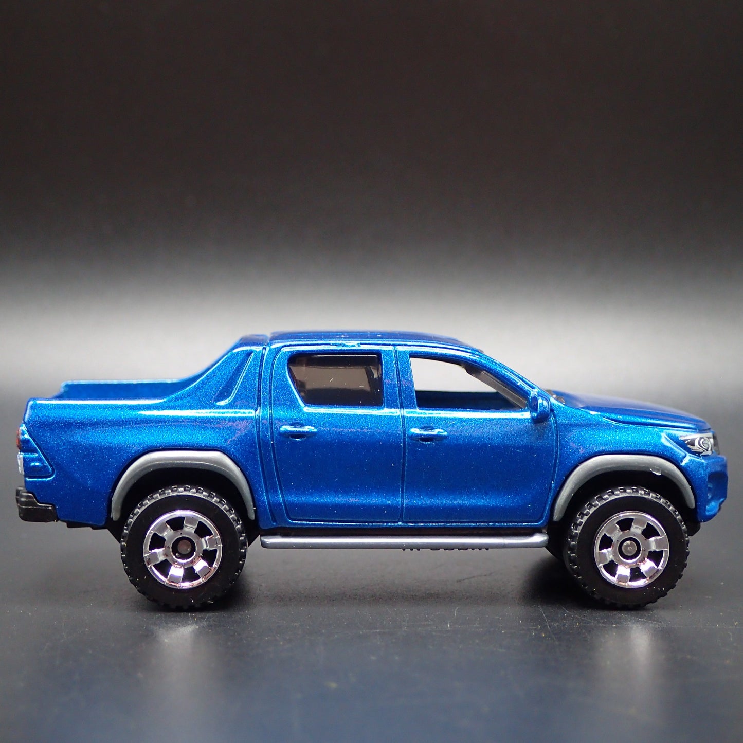 2015-2025 TOYOTA HILUX PICKUP TRUCK BLUE 1/64 SCALE DIORAMA DIECAST MODEL CAR