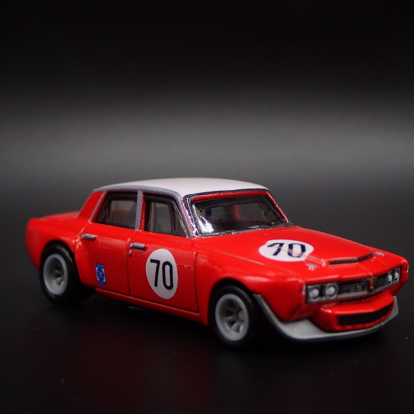 1963-1977 ROVER P6 GROUP 2 RED 1/64 SCALE COLLECTIBLE DIORAMA DIECAST MODEL CAR