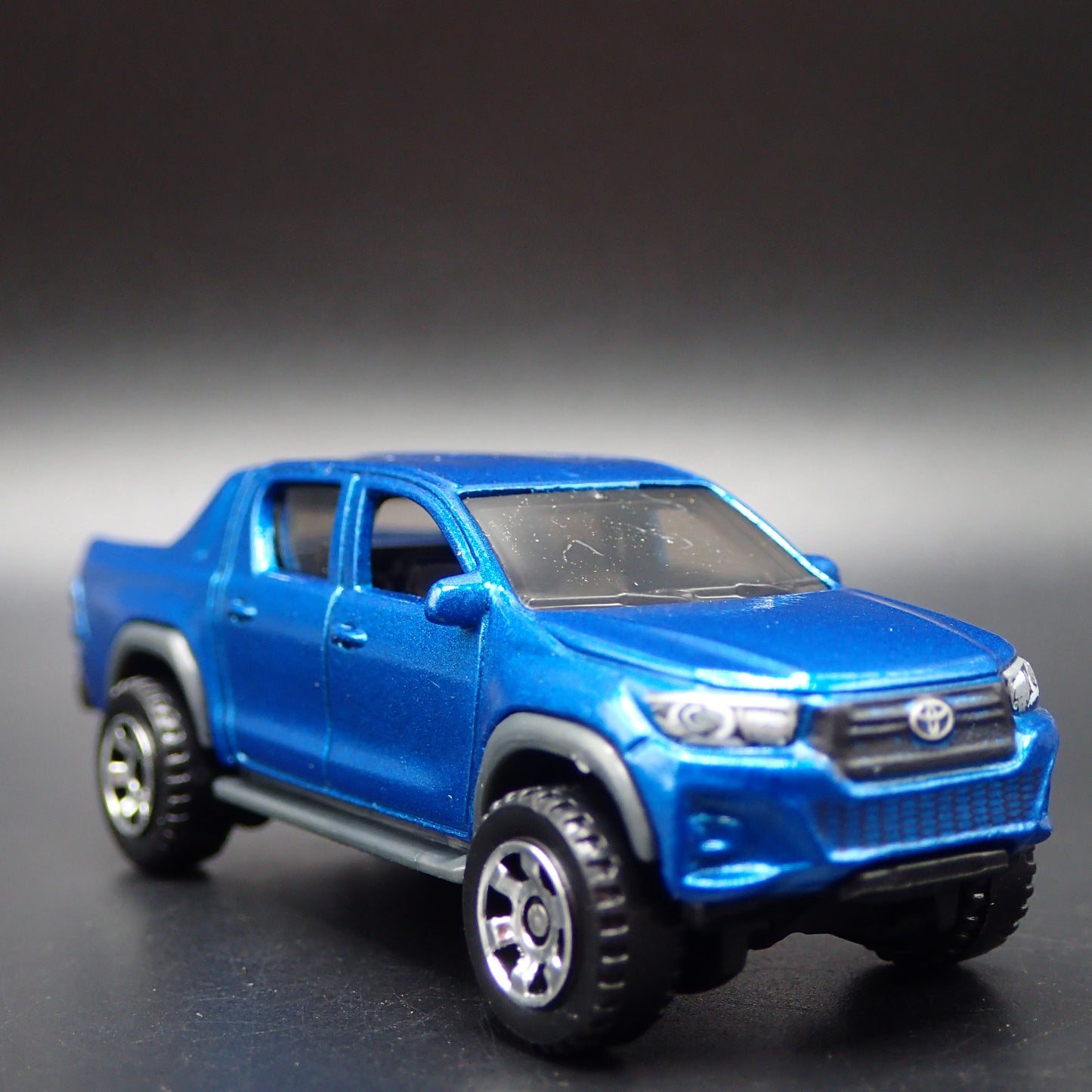 2015-2025 TOYOTA HILUX PICKUP TRUCK BLUE 1/64 SCALE DIORAMA DIECAST MODEL CAR