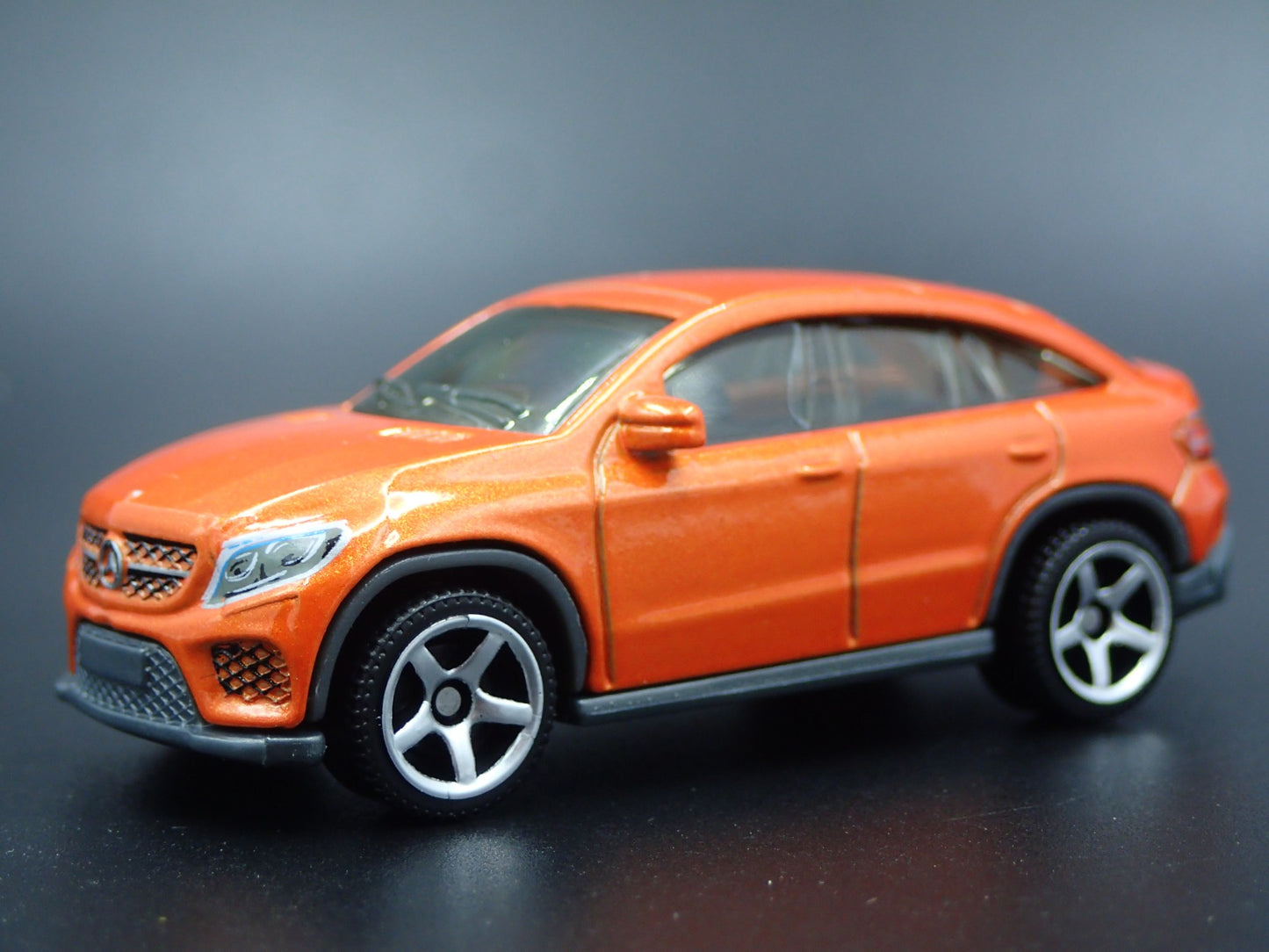 2012-2019 MERCEDES-BENZ GLE COUPE ORANGE 1:64 SCALE DIORAMA DIECAST MODEL CAR