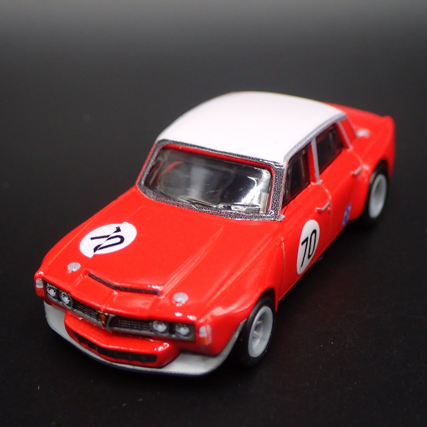 1963-1977 ROVER P6 GROUP 2 RED 1/64 SCALE COLLECTIBLE DIORAMA DIECAST MODEL CAR