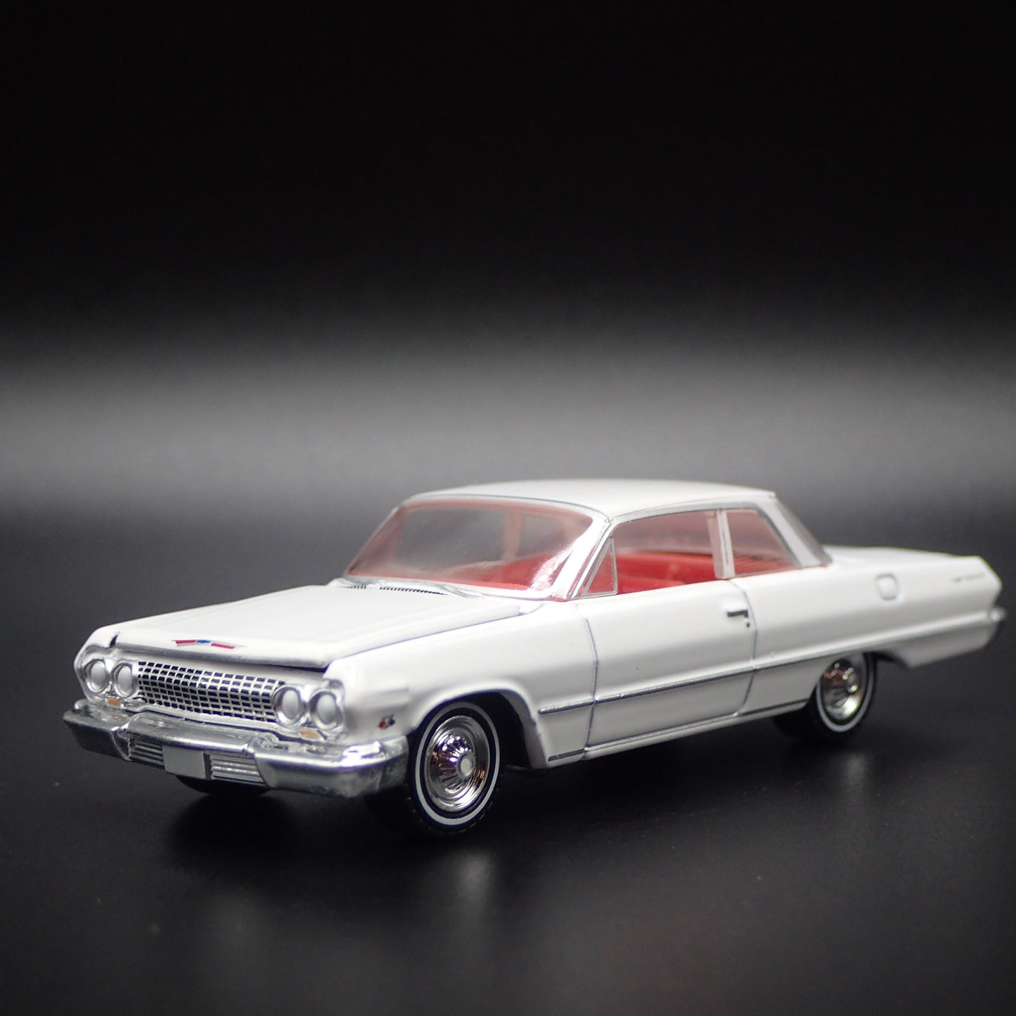 1963 63 CHEVY CHEVROLET BEL AIR 1:64 SCALE COLLECTIBLE DIORAMA DIECAST MODEL CAR