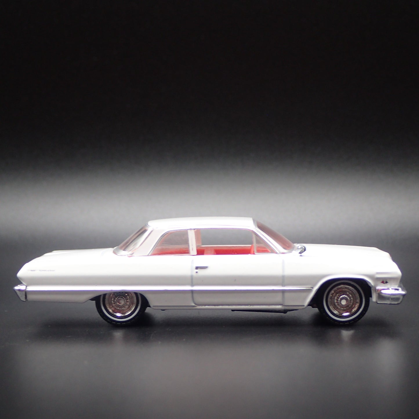 1963 63 CHEVY CHEVROLET BEL AIR 1:64 SCALE COLLECTIBLE DIORAMA DIECAST MODEL CAR