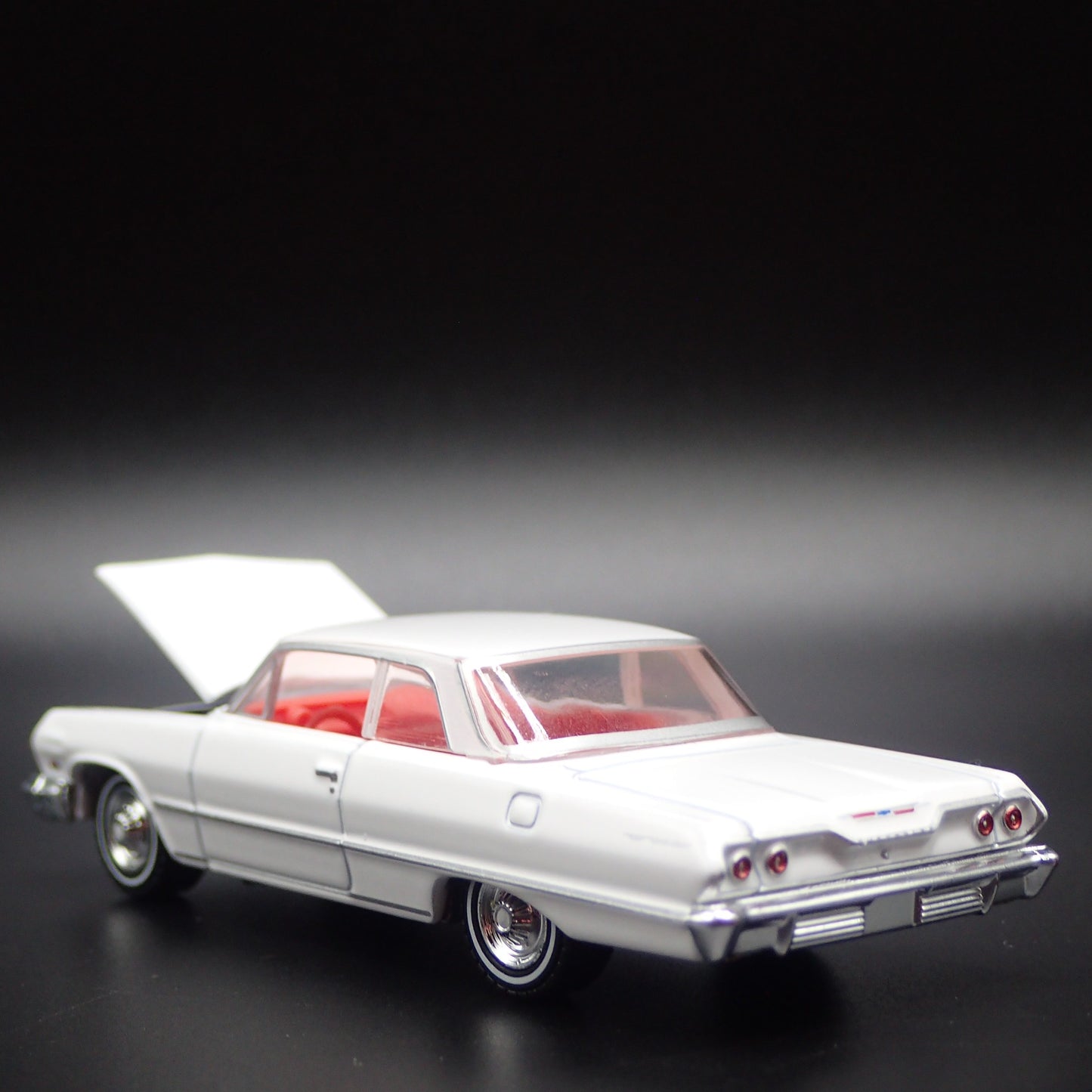 1963 63 CHEVY CHEVROLET BEL AIR 1:64 SCALE COLLECTIBLE DIORAMA DIECAST MODEL CAR