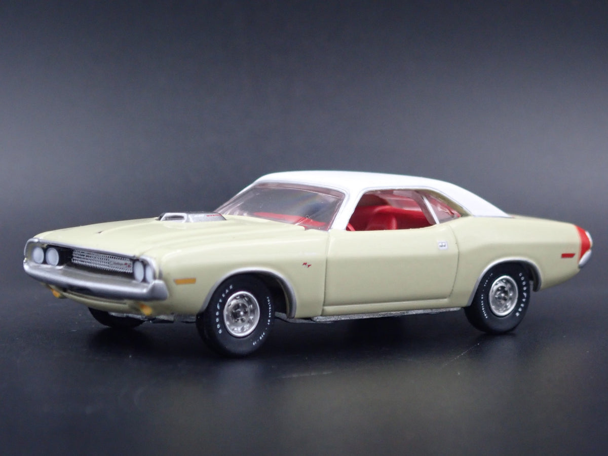 1970 70 DODGE CHALLENGER RT 1:64 SCALE COLLECTIBLE DIORAMA DIECAST MODEL CAR-Burning Rubber Toy Company