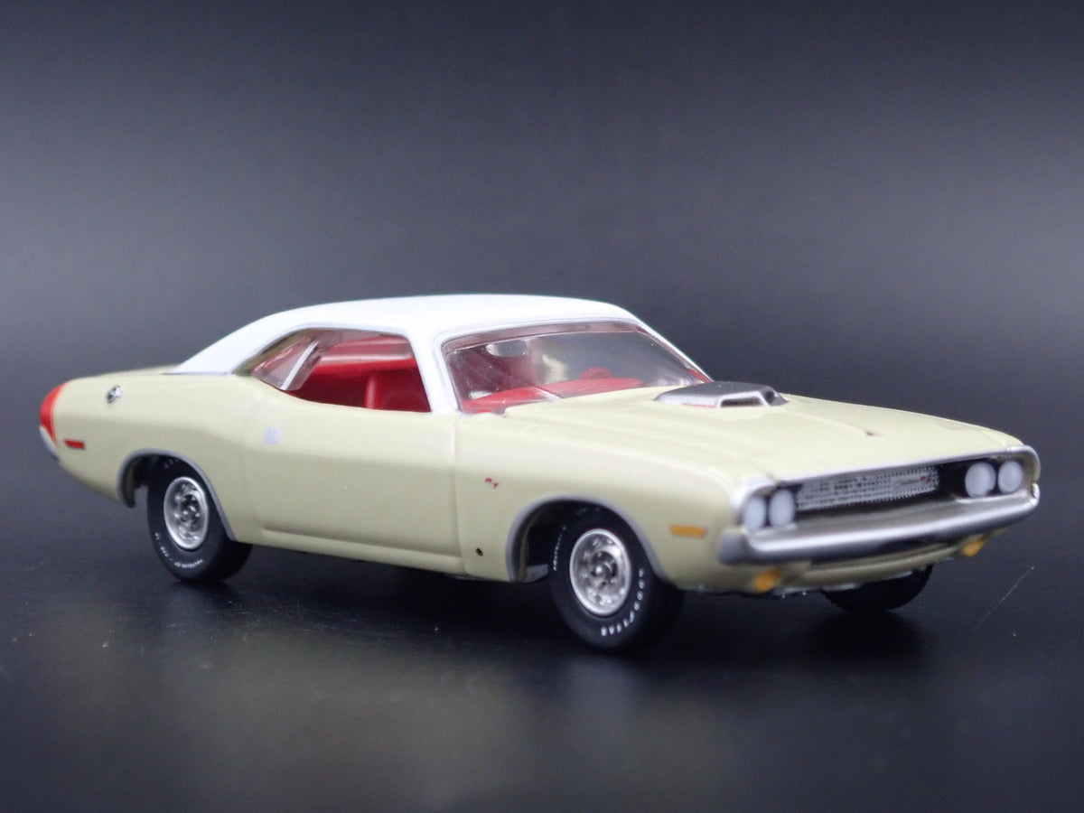 1970 70 DODGE CHALLENGER RT 1:64 SCALE COLLECTIBLE DIORAMA DIECAST MODEL CAR-Burning Rubber Toy Company