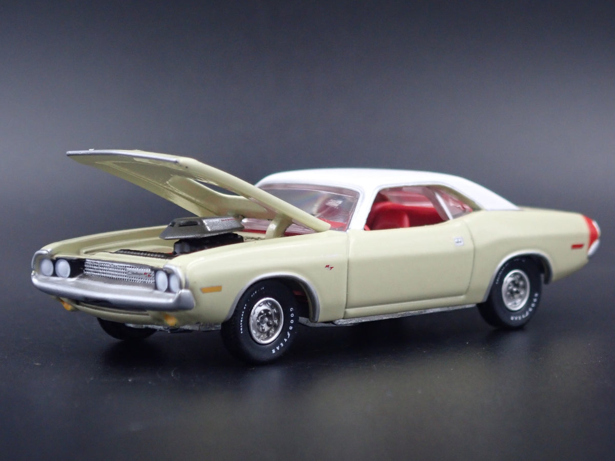1970 70 DODGE CHALLENGER RT 1:64 SCALE COLLECTIBLE DIORAMA DIECAST MODEL CAR-Burning Rubber Toy Company