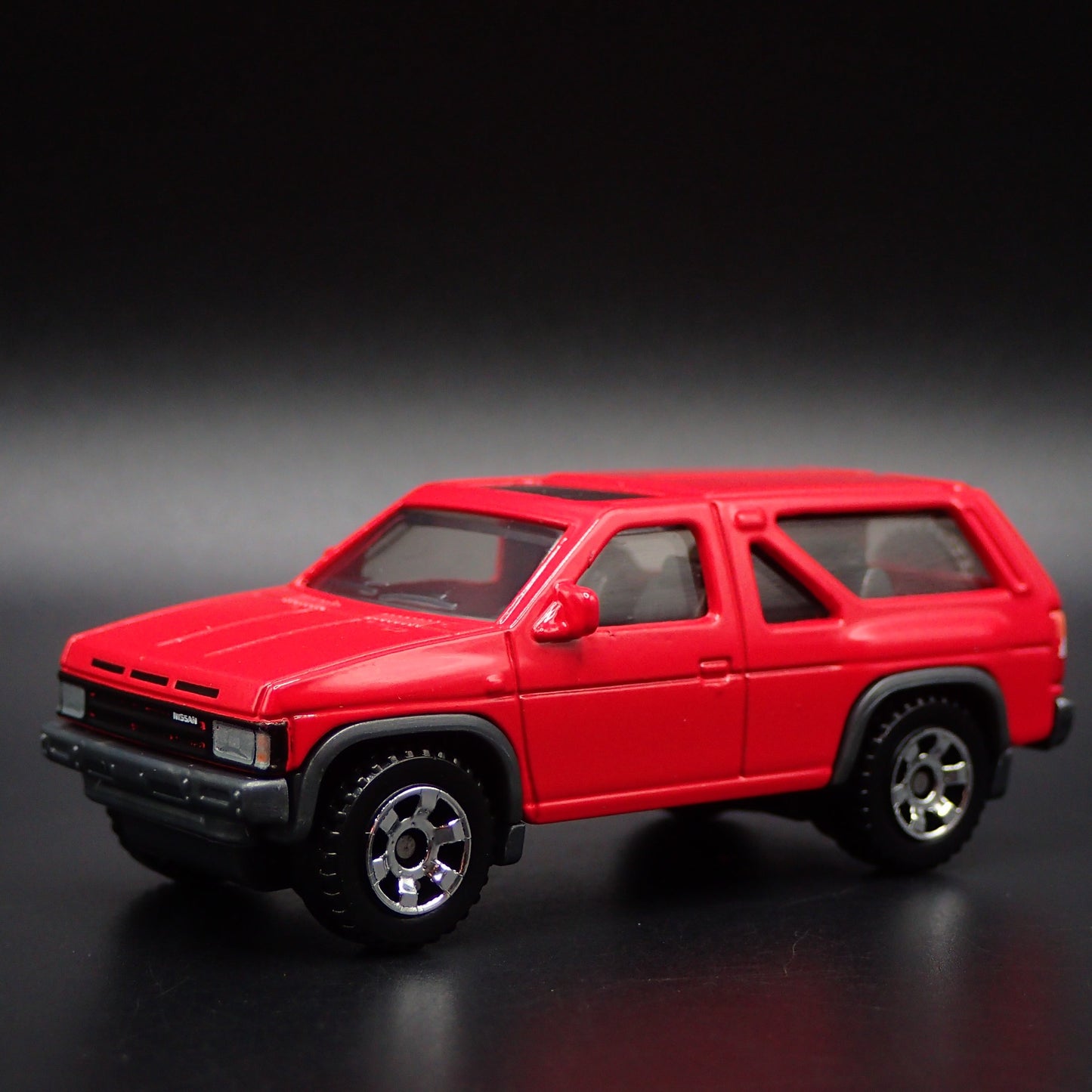1985-1994 NISSAN PATHFINDER SUV 1:64 SCALE COLLECTIBLE DIORAMA DIECAST MODEL CAR