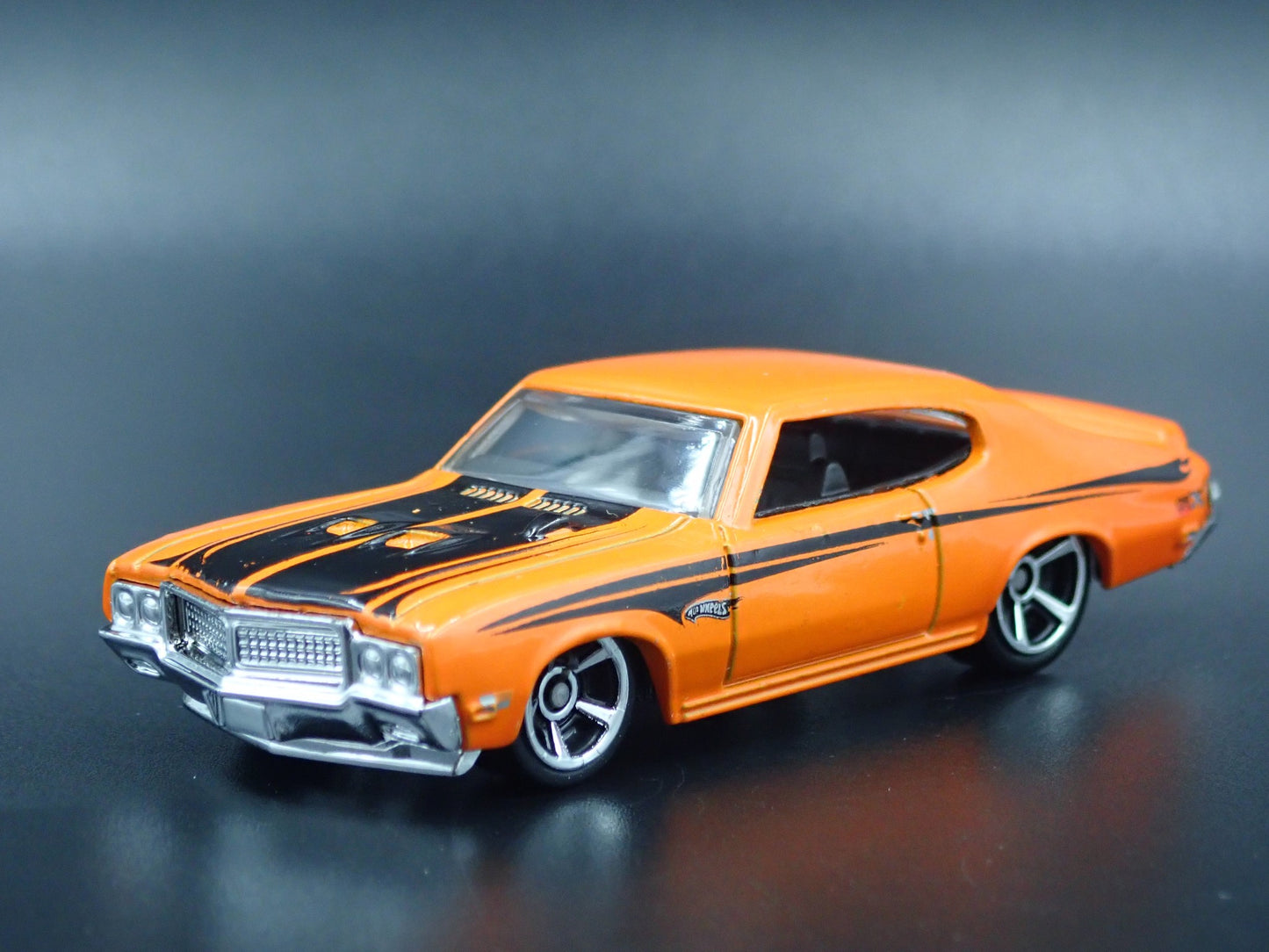 1970 70 BUICK GSX ORANGE 1:64 SCALE COLLECTIBLE DIORAMA DIECAST MODEL CAR