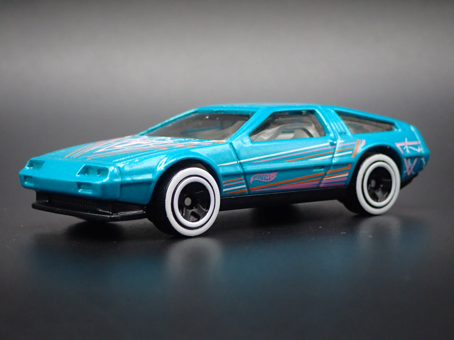 1981-1983 DMC DELOREAN TEAL 1:64 SCALE COLLECTIBLE DIORAMA DIECAST MODEL CAR