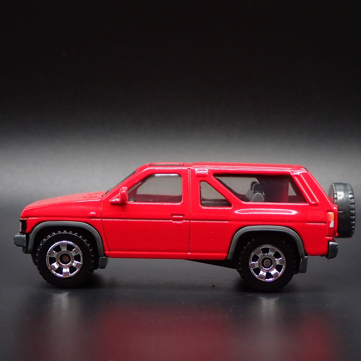 1985-1994 NISSAN PATHFINDER SUV 1:64 SCALE COLLECTIBLE DIORAMA DIECAST MODEL CAR