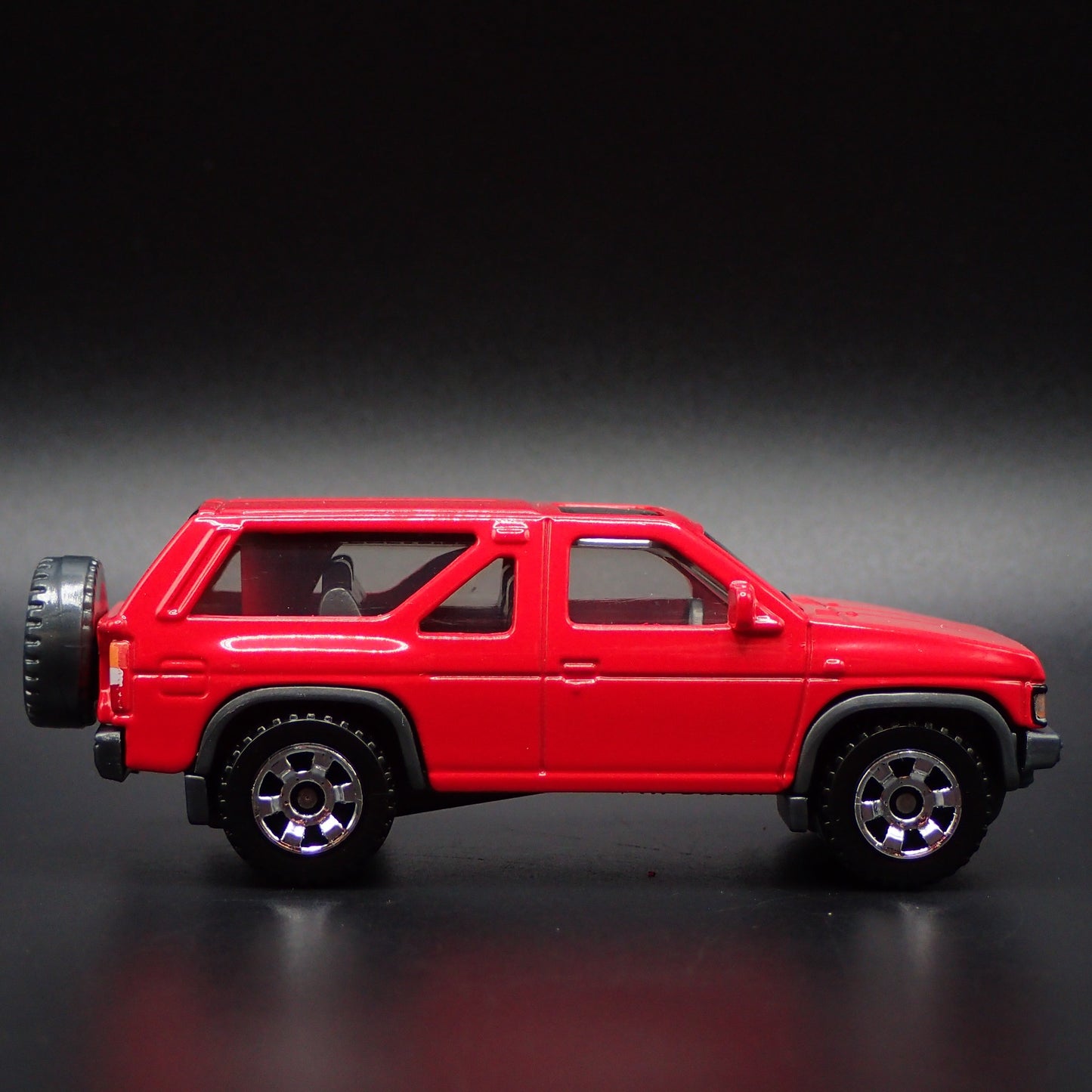 1985-1994 NISSAN PATHFINDER SUV 1:64 SCALE COLLECTIBLE DIORAMA DIECAST MODEL CAR