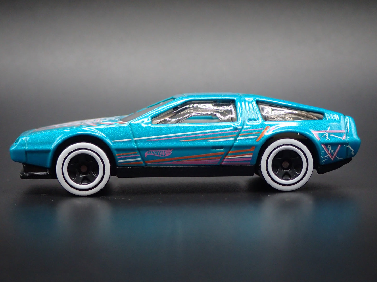 1981-1983 DMC DELOREAN TEAL 1:64 SCALE COLLECTIBLE DIORAMA DIECAST MODEL CAR