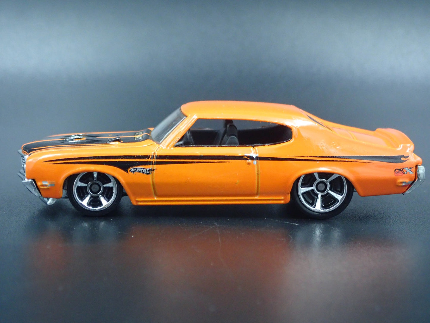 1970 70 BUICK GSX ORANGE 1:64 SCALE COLLECTIBLE DIORAMA DIECAST MODEL CAR