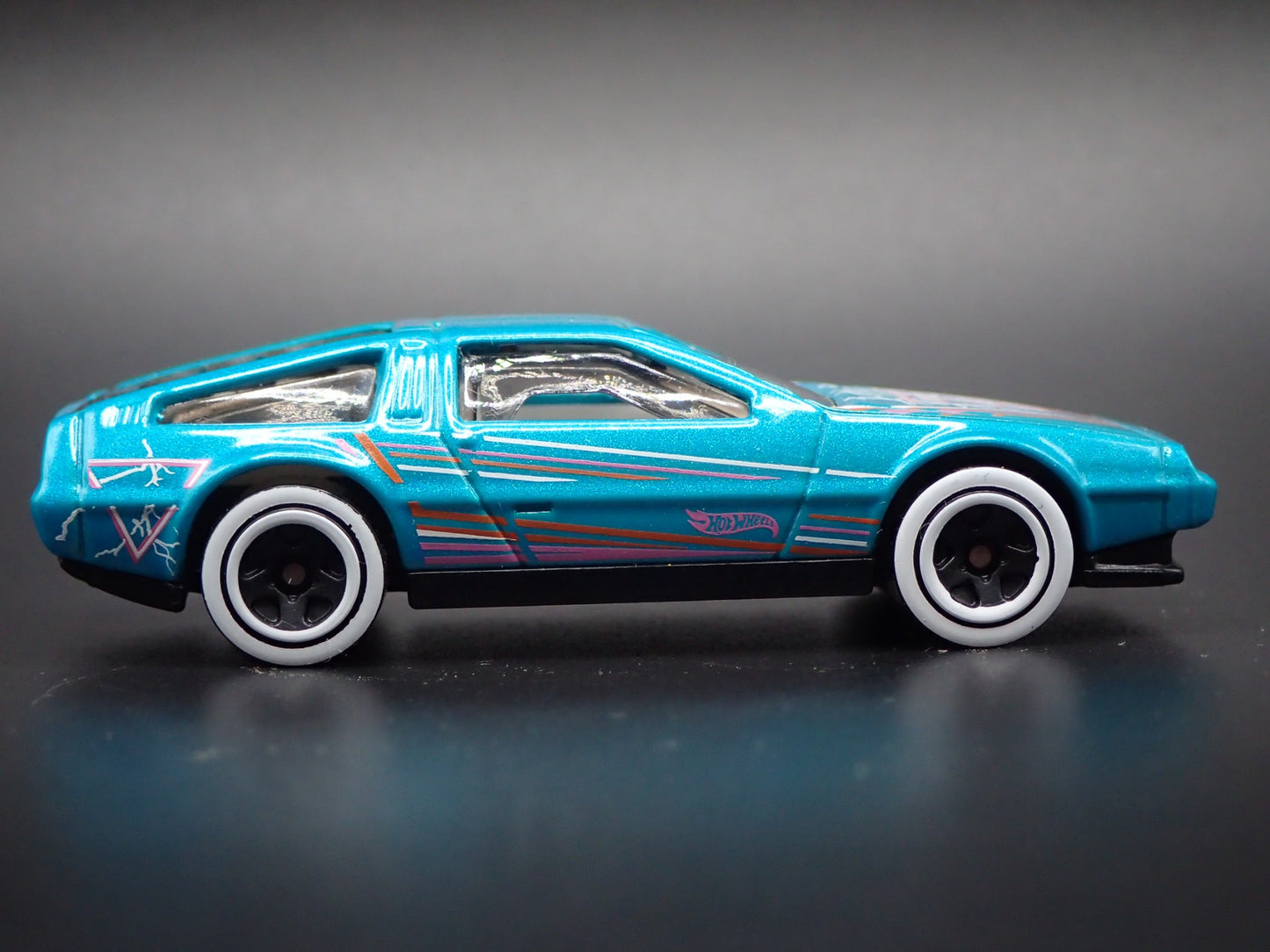 1981-1983 DMC DELOREAN TEAL 1:64 SCALE COLLECTIBLE DIORAMA DIECAST MODEL CAR