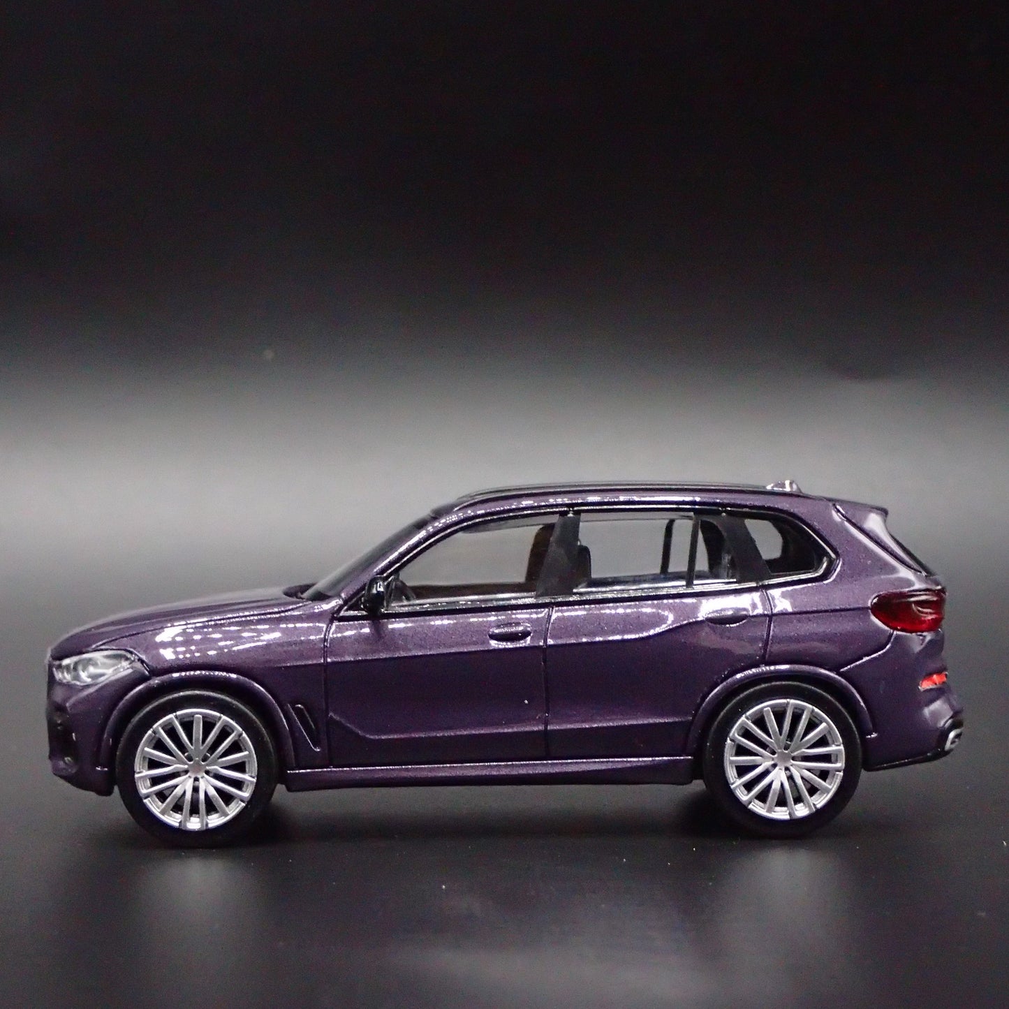 2019-2025 BMW X5 LUXURY SUV G05 1:64 SCALE COLLECTIBLE DIORAMA DIECAST MODEL CAR