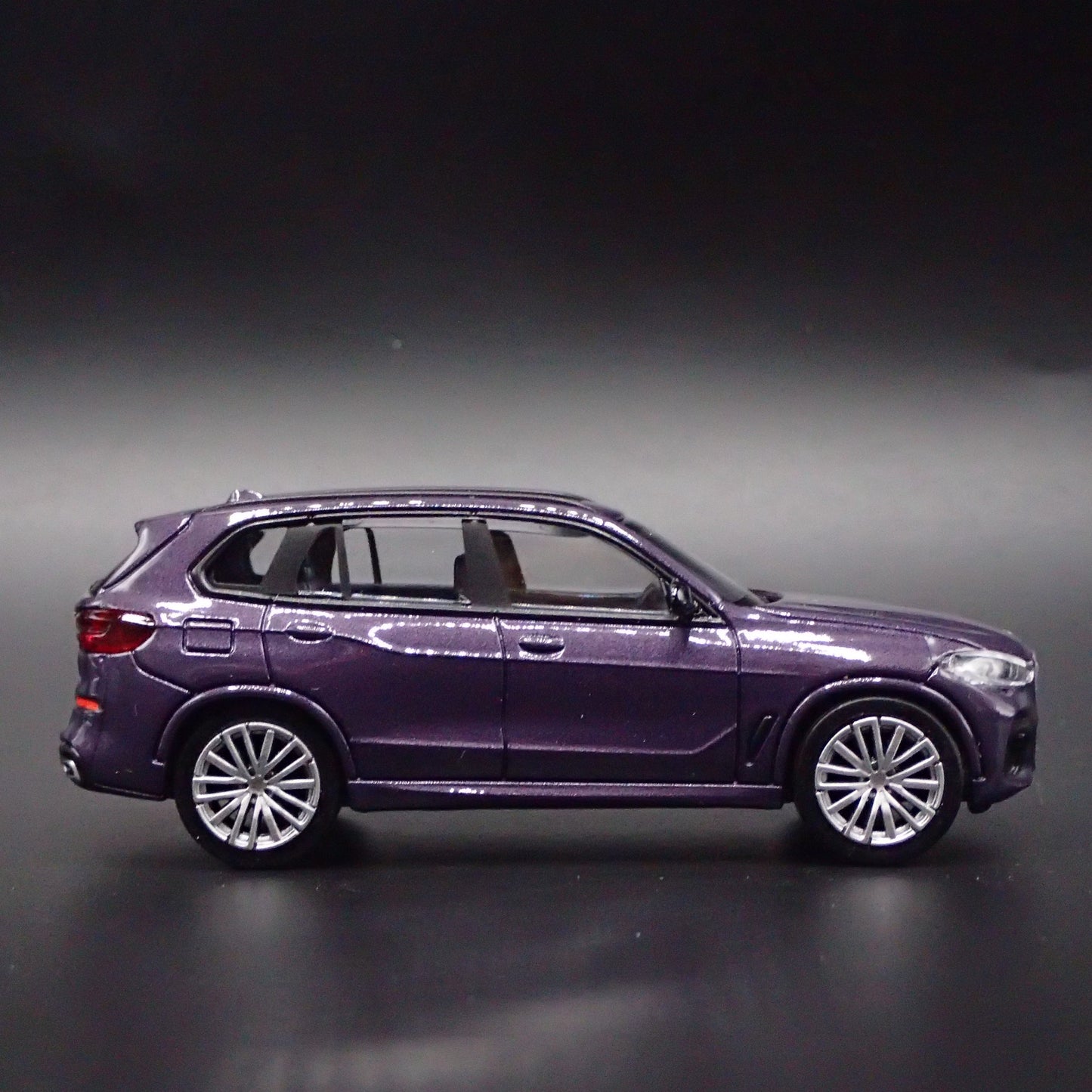 2019-2025 BMW X5 LUXURY SUV G05 1:64 SCALE COLLECTIBLE DIORAMA DIECAST MODEL CAR