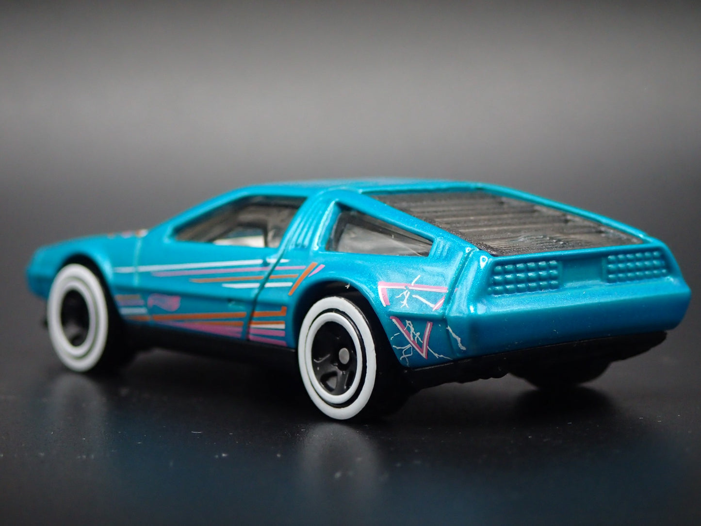 1981-1983 DMC DELOREAN TEAL 1:64 SCALE COLLECTIBLE DIORAMA DIECAST MODEL CAR