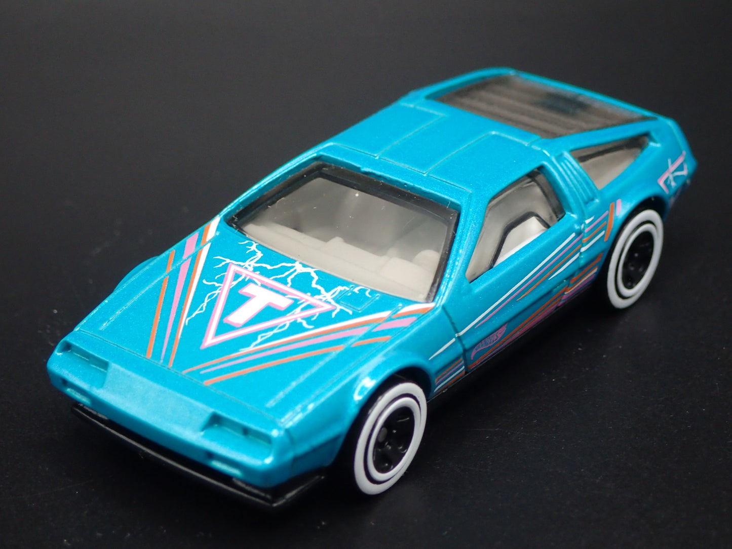 1981-1983 DMC DELOREAN TEAL 1:64 SCALE COLLECTIBLE DIORAMA DIECAST MODEL CAR