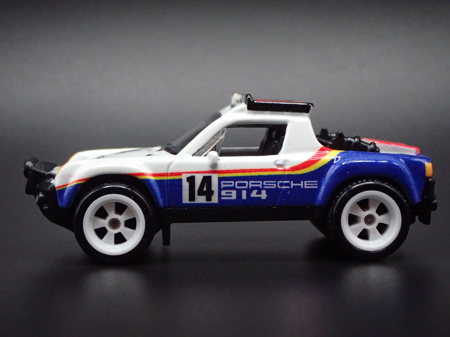 1969-1976 PORSCHE 914 SAFARI 1:64 SCALE COLLECTIBLE DIORAMA DIECAST MODEL CAR