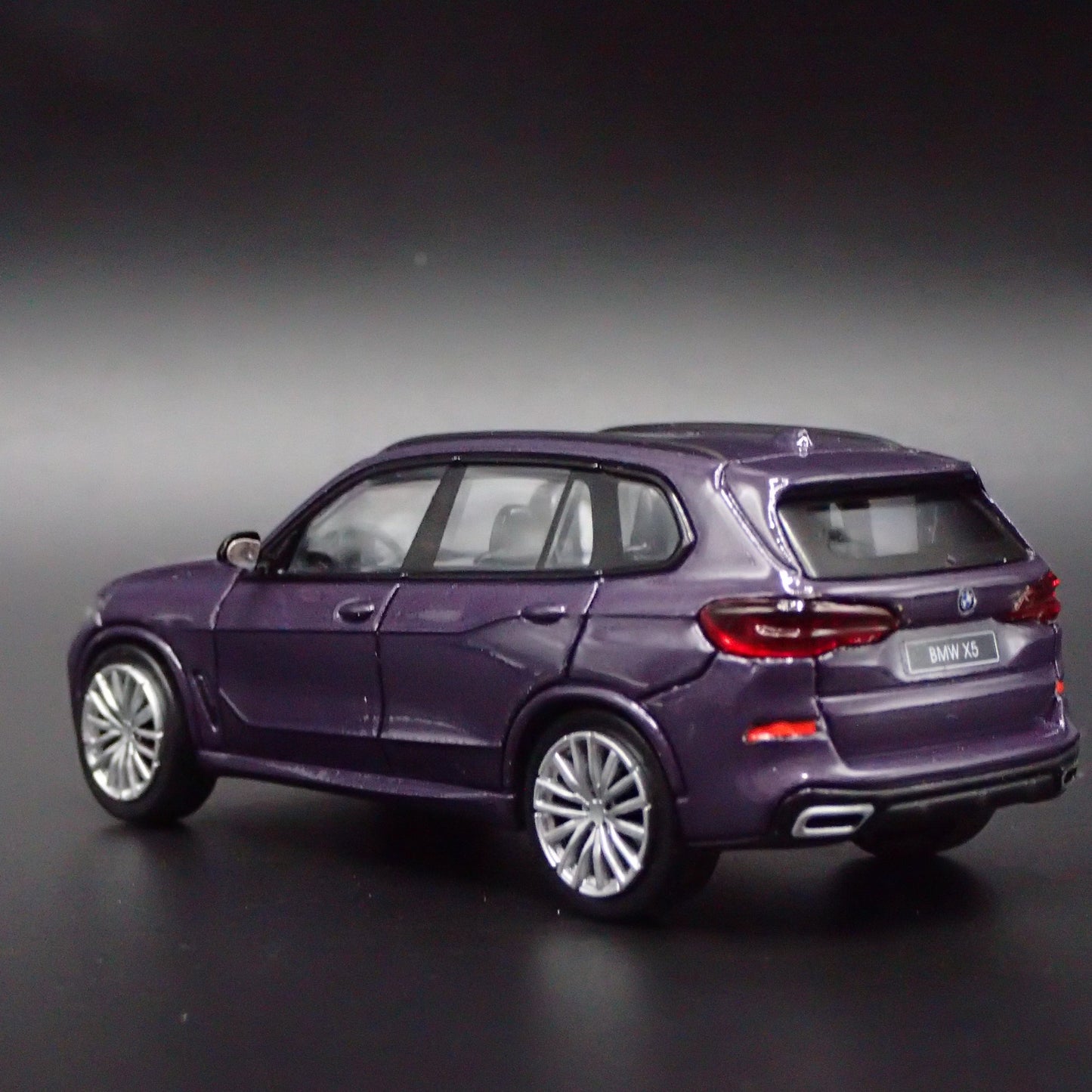 2019-2025 BMW X5 LUXURY SUV G05 1:64 SCALE COLLECTIBLE DIORAMA DIECAST MODEL CAR