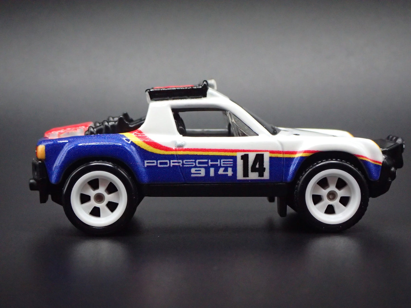 1969-1976 PORSCHE 914 SAFARI 1:64 SCALE COLLECTIBLE DIORAMA DIECAST MODEL CAR