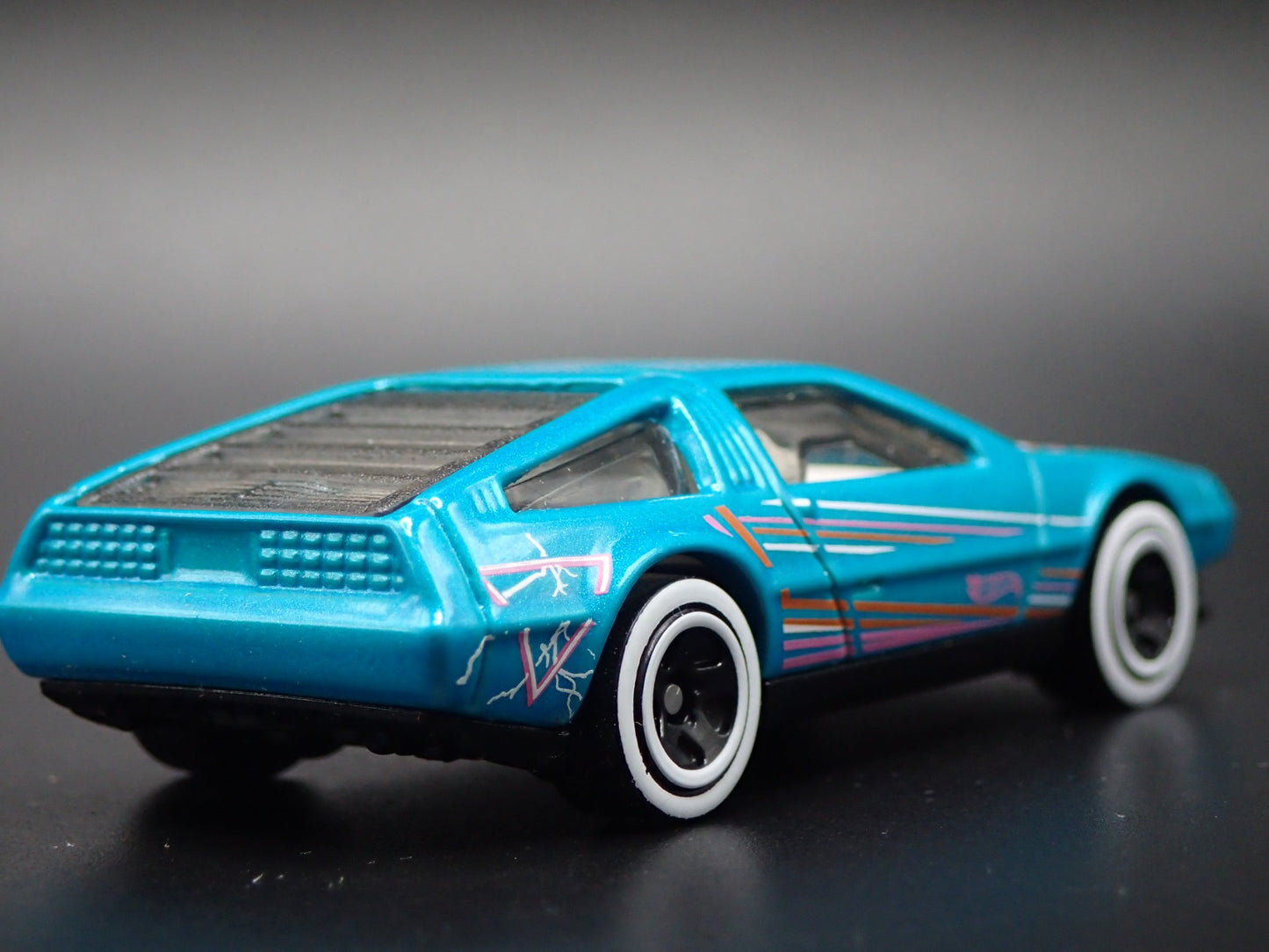 1981-1983 DMC DELOREAN TEAL 1:64 SCALE COLLECTIBLE DIORAMA DIECAST MODEL CAR