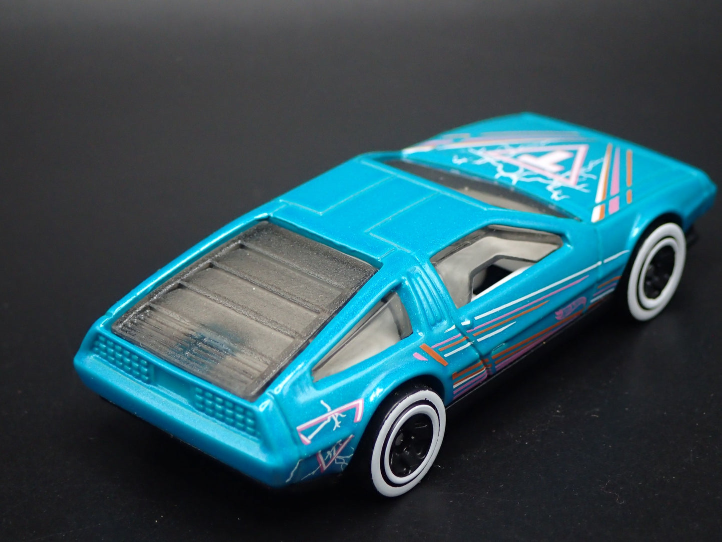 1981-1983 DMC DELOREAN TEAL 1:64 SCALE COLLECTIBLE DIORAMA DIECAST MODEL CAR